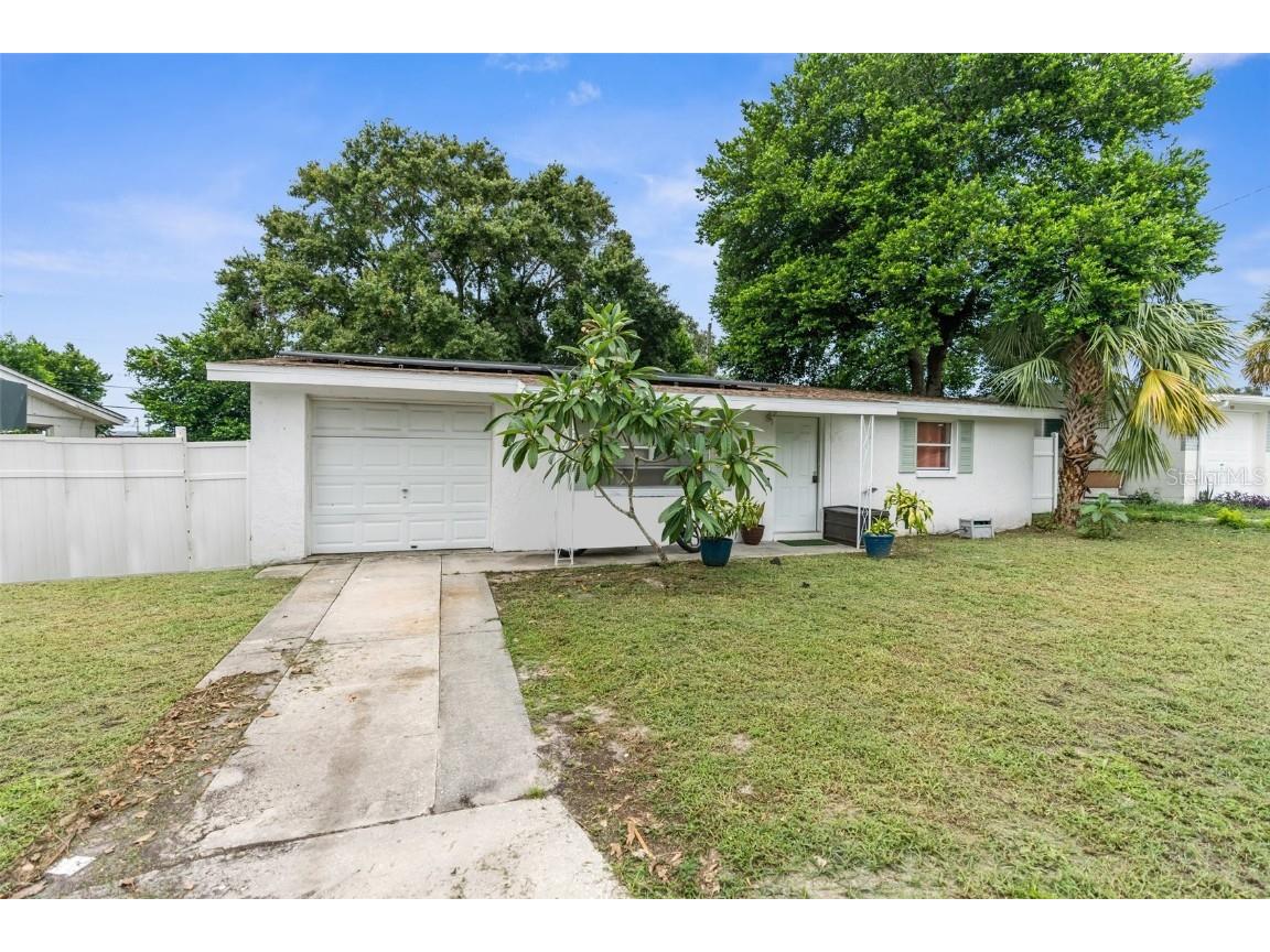 2025 Holiday Drive Holiday FL 34691 W7868453 image1