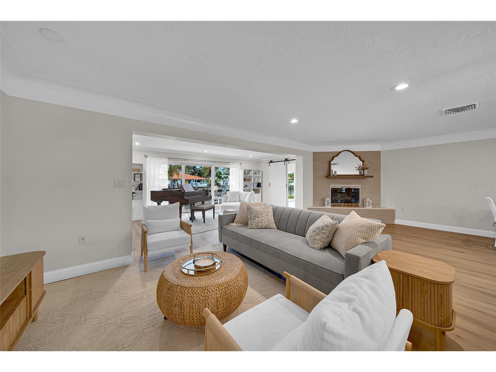 2025 Michigan Avenue NE Saint Petersburg FL 33703 - TAMPA BAY TB8415563 image14