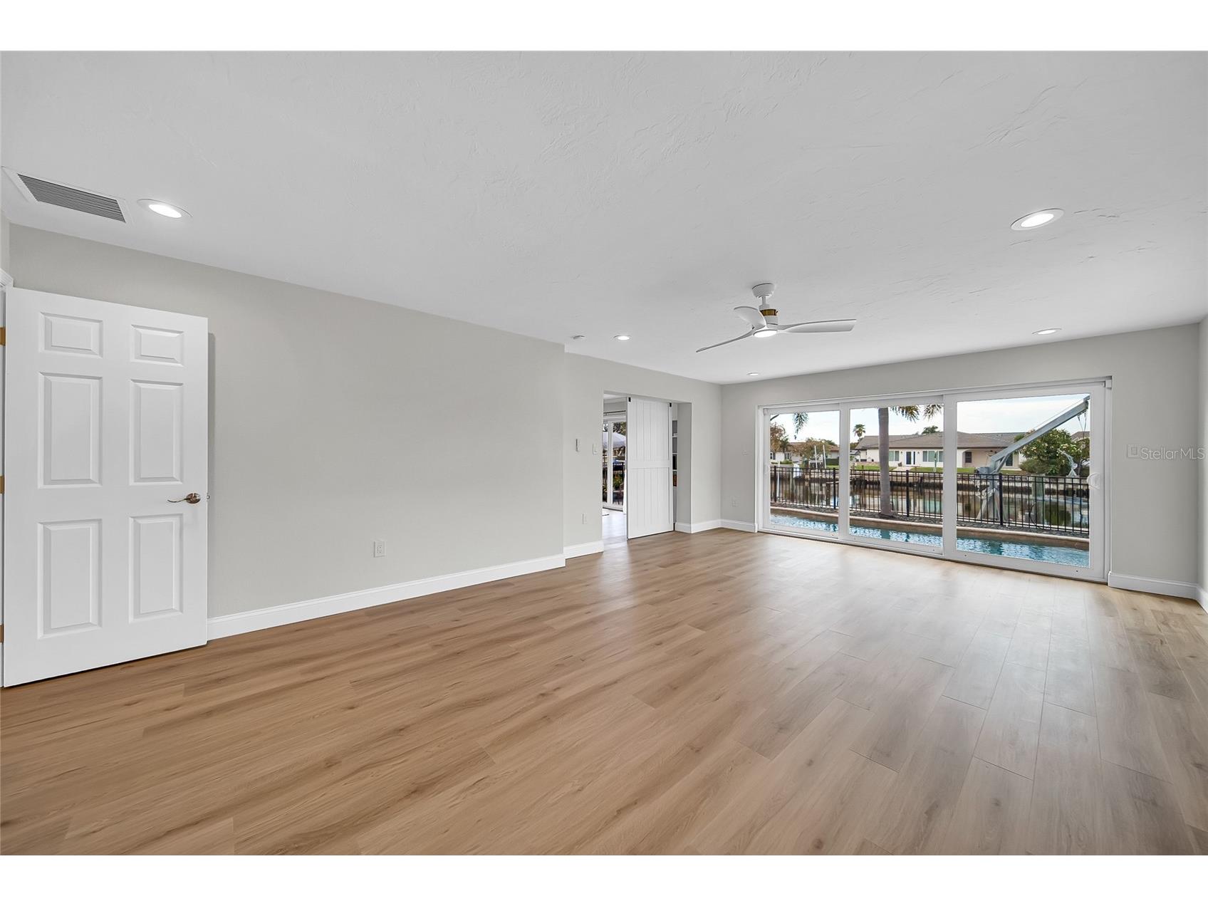 2025 Michigan Avenue NE Saint Petersburg FL 33703 - TAMPA BAY TB8415563 image24