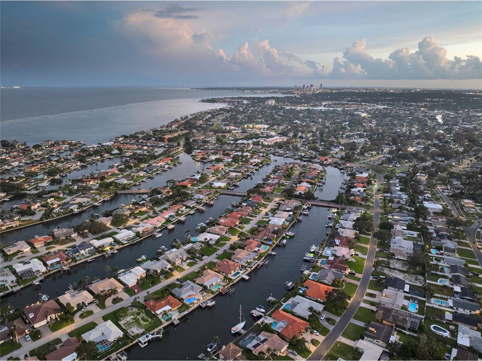 2025 Michigan Avenue NE Saint Petersburg FL 33703 - TAMPA BAY TB8415563 image34
