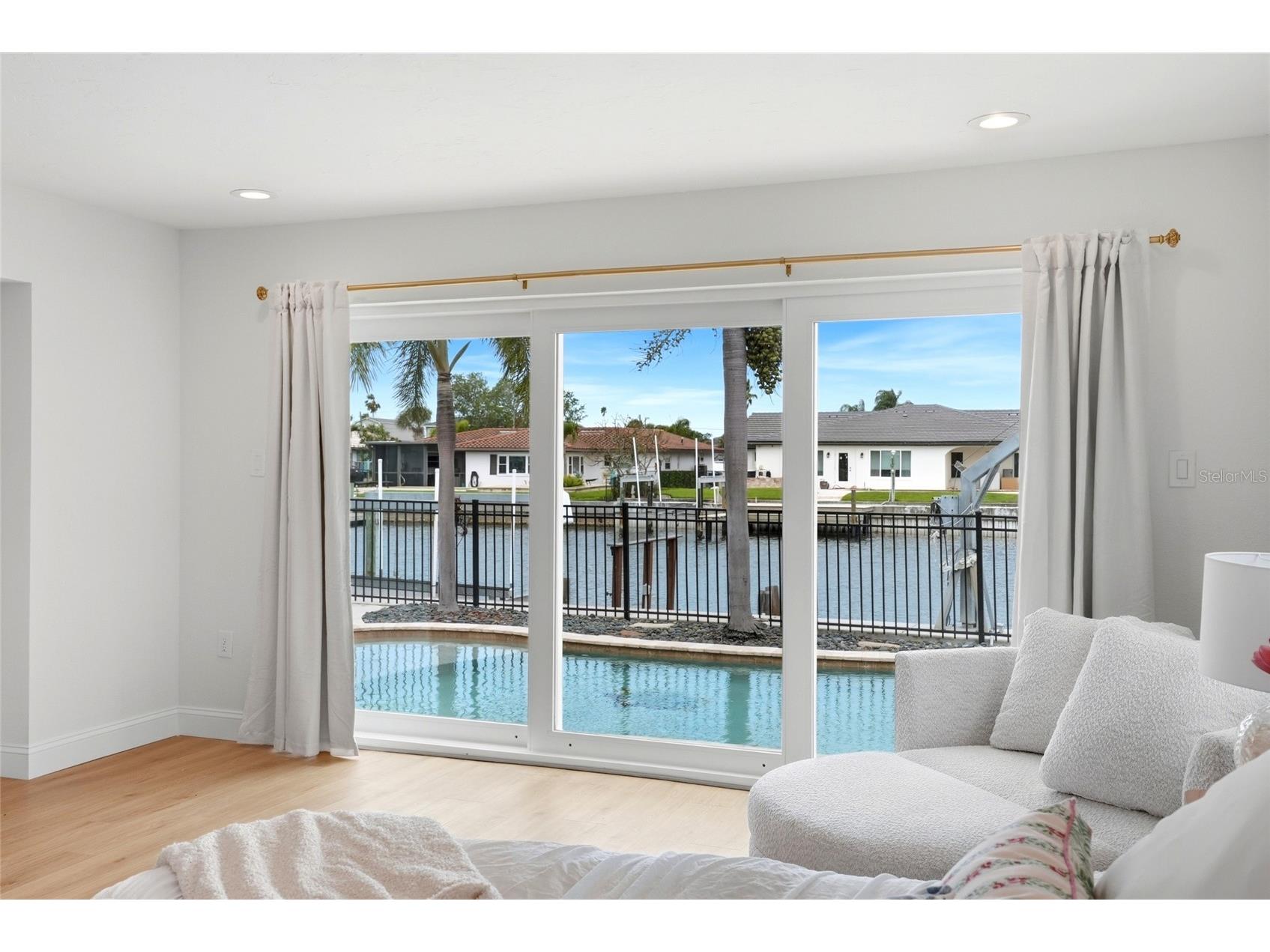 2025 Michigan Avenue NE Saint Petersburg FL 33703 - TAMPA BAY TB8415563 image4
