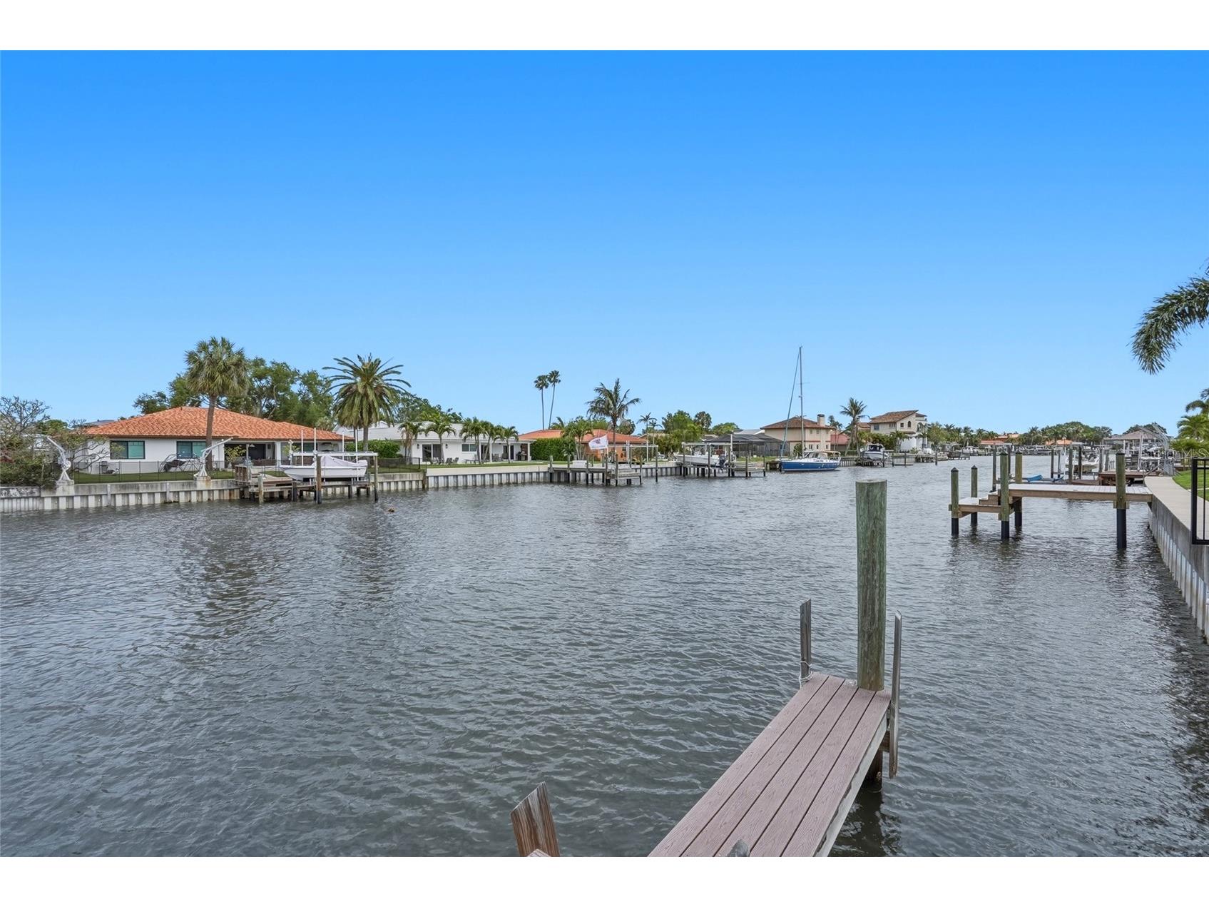 2025 Michigan Avenue NE Saint Petersburg FL 33703 - TAMPA BAY TB8415563 image5