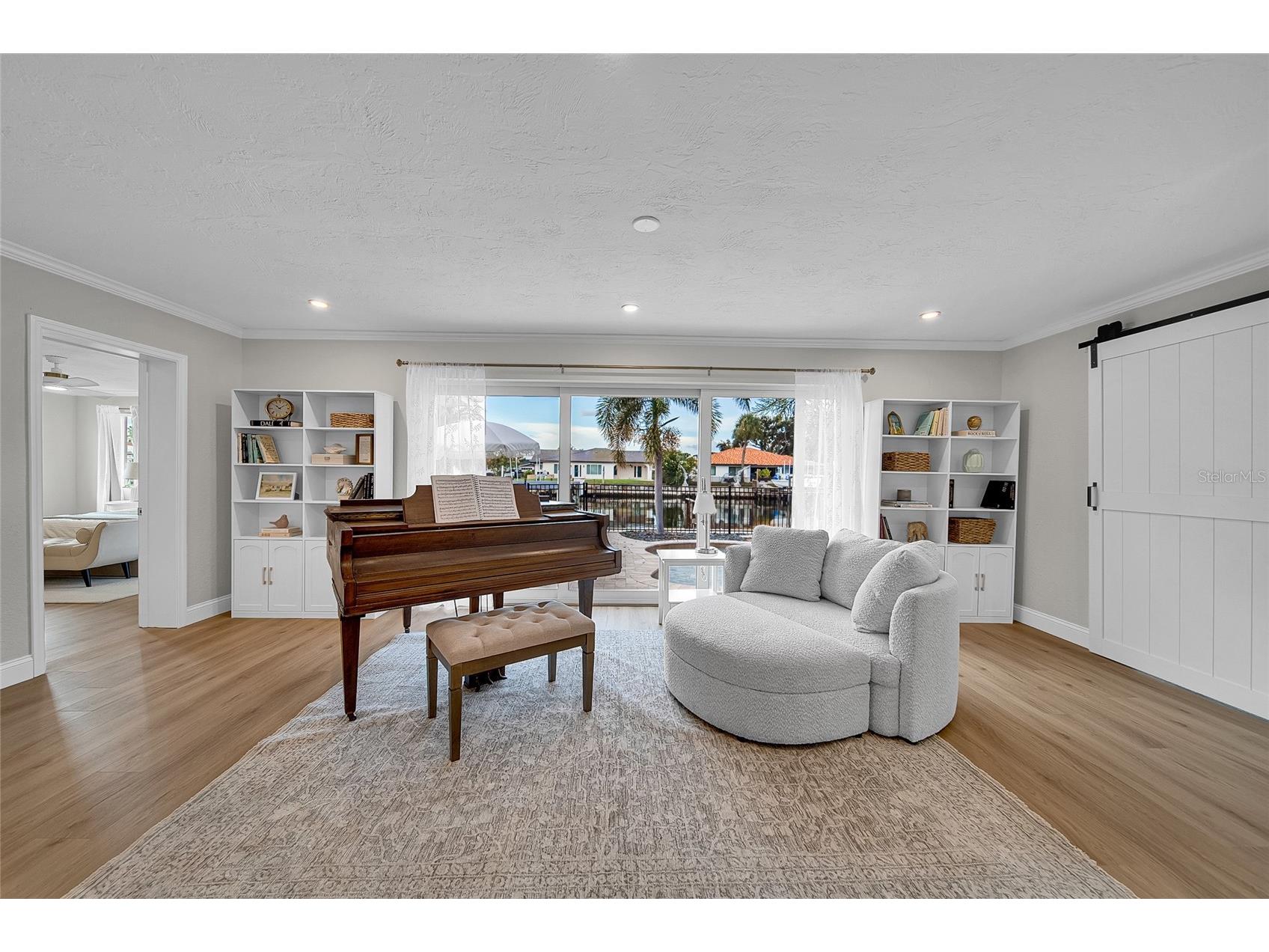 2025 Michigan Avenue NE Saint Petersburg FL 33703 - TAMPA BAY TB8415563 image8