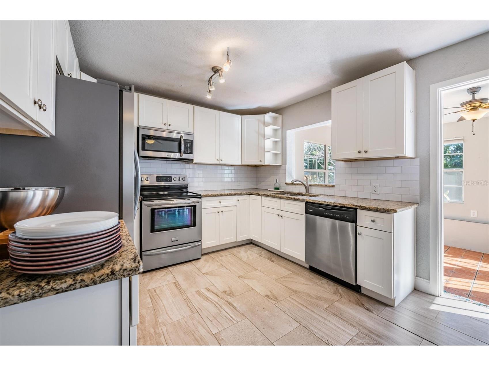 2025 Plaza Dolores Clearwater FL 33755 TB8460060 image9