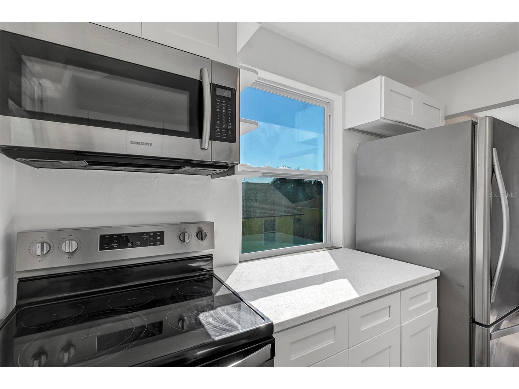 2027 30th Avenue N #TOP UNIT Saint Petersburg FL 33713 O6422519 image8
