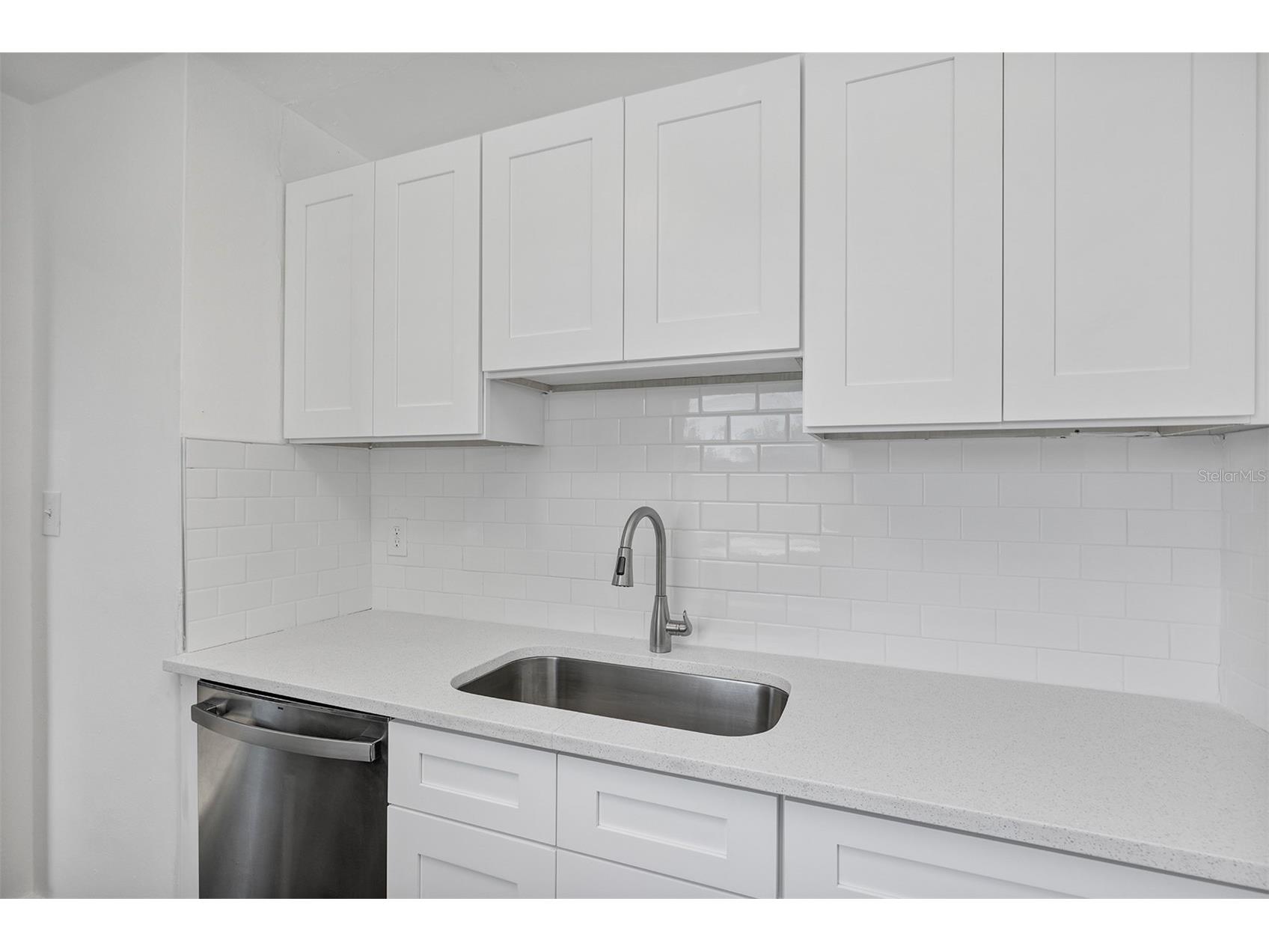 2027 30th Avenue N #TOP UNIT Saint Petersburg FL 33713 O6422519 image9