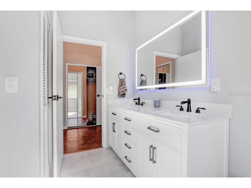 2027 Darlington Oak Drive Seffner FL 33584 TB8450375 image15