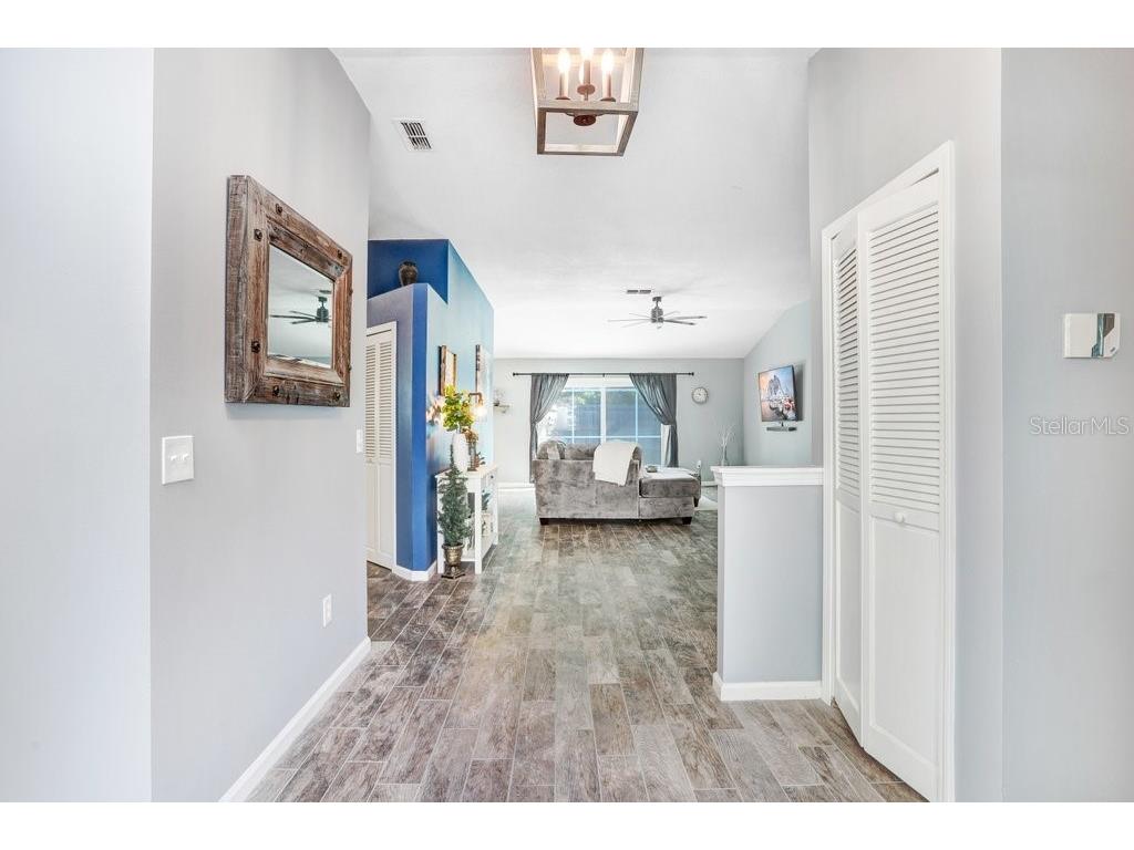 2027 Darlington Oak Drive Seffner FL 33584 TB8450375 image2