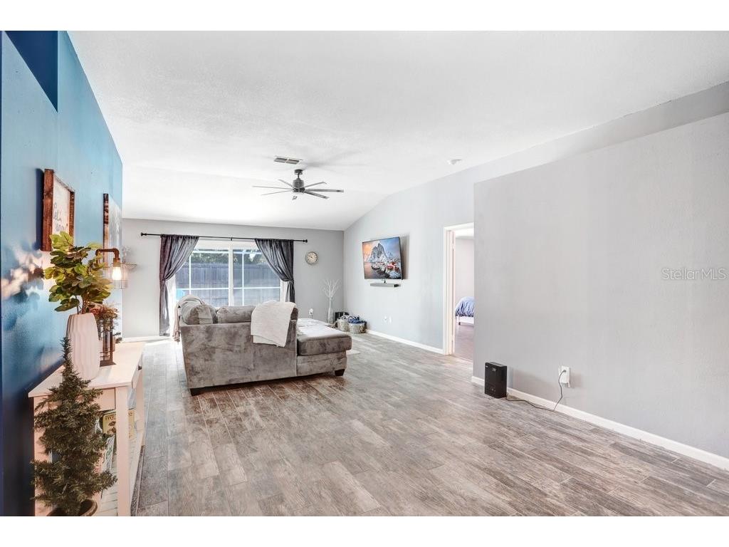 2027 Darlington Oak Drive Seffner FL 33584 TB8450375 image3