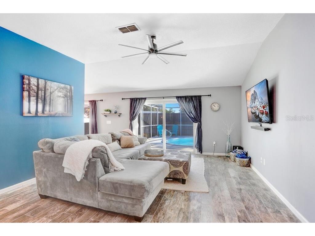 2027 Darlington Oak Drive Seffner FL 33584 TB8450375 image4