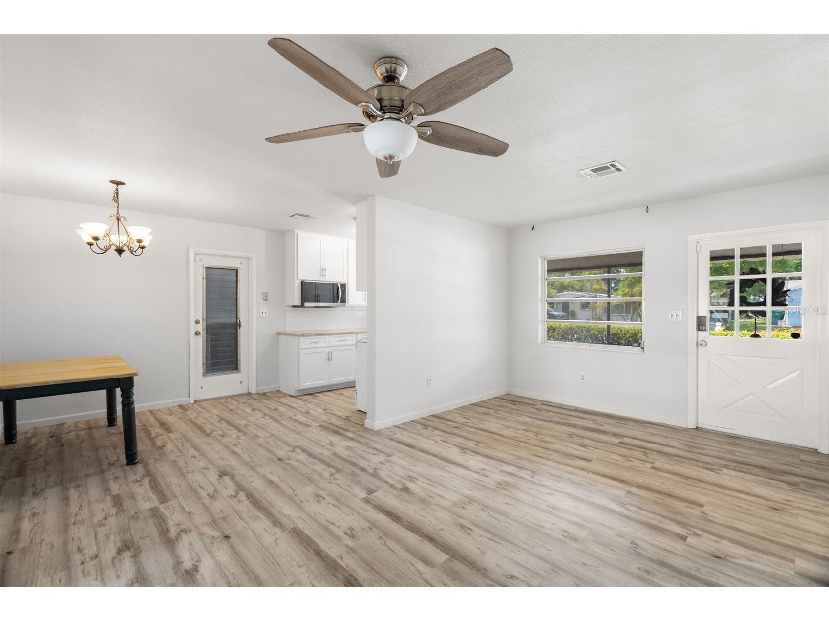 2027 E Valencia Way E Clearwater FL 33764 TB8490914 image12