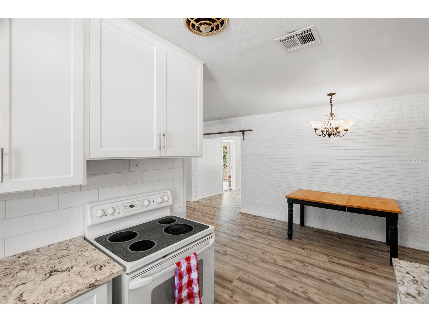 2027 E Valencia Way E Clearwater FL 33764 TB8490914 image8