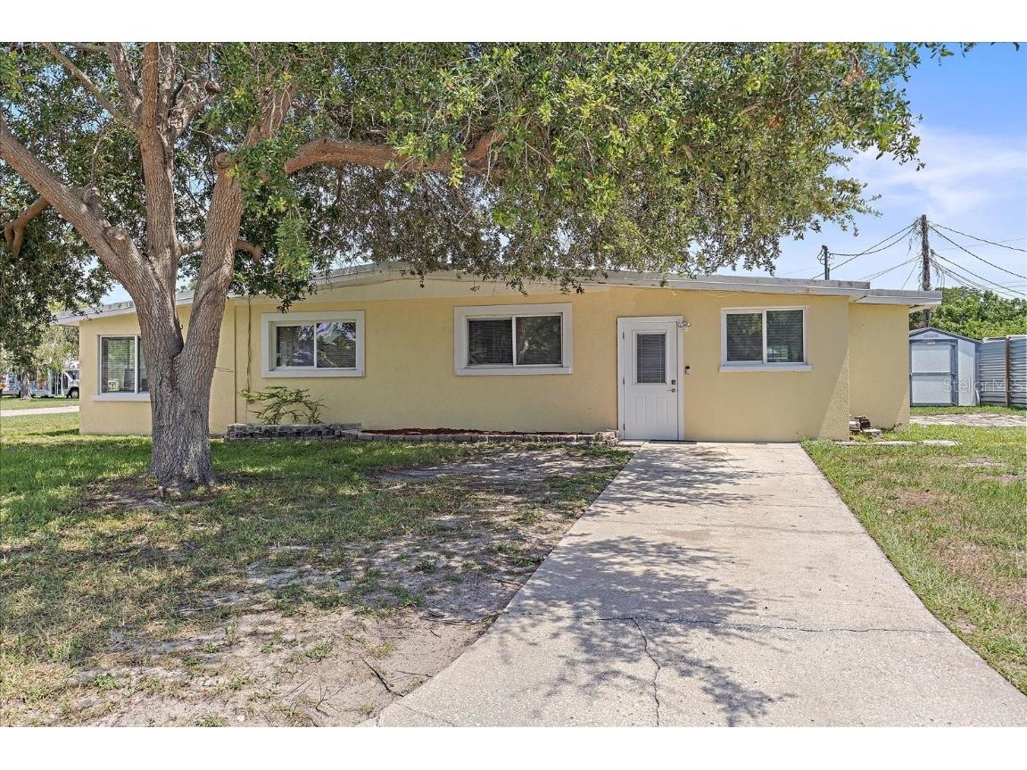 2027 Garden Parkway Bradenton FL 34205 A4578632 image1