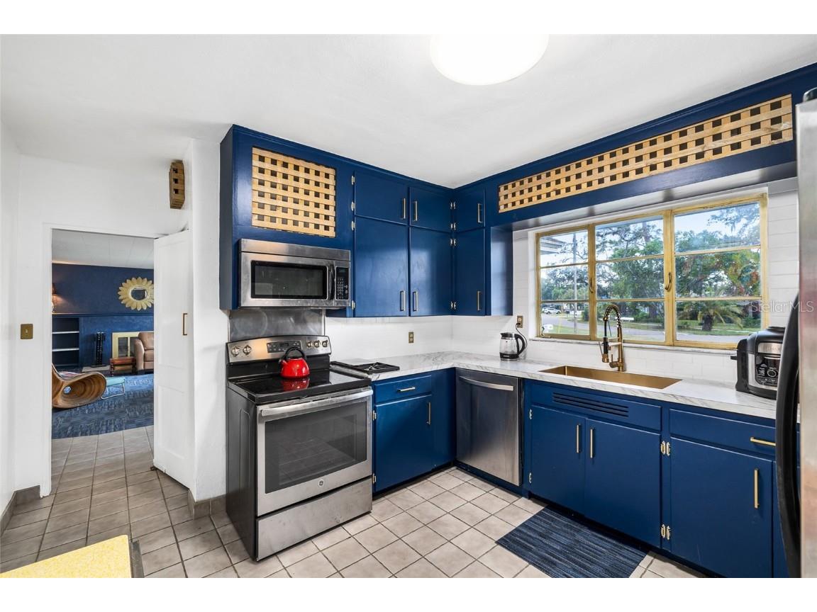 2027 Pinecrest Way Clearwater FL 33755 TB8436136 image16