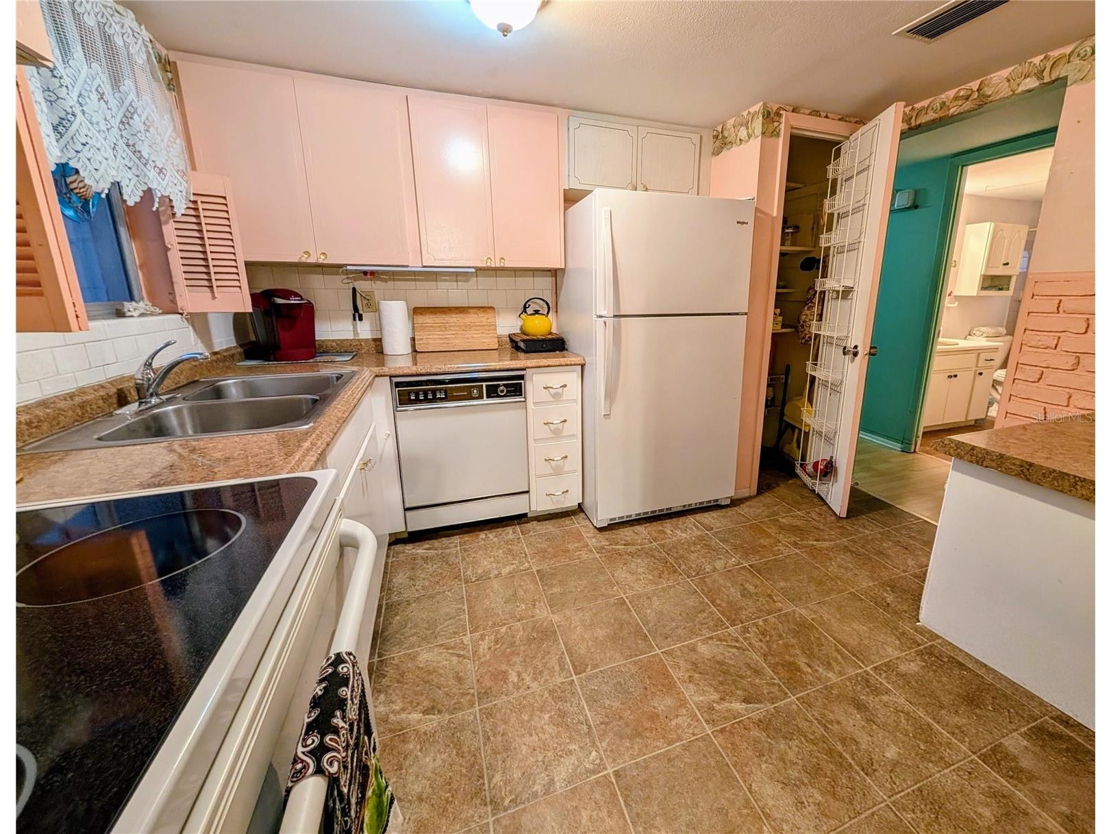 2029 Sunset Drive #UNIT E-21 Bradenton FL 34207 A4681277 image3