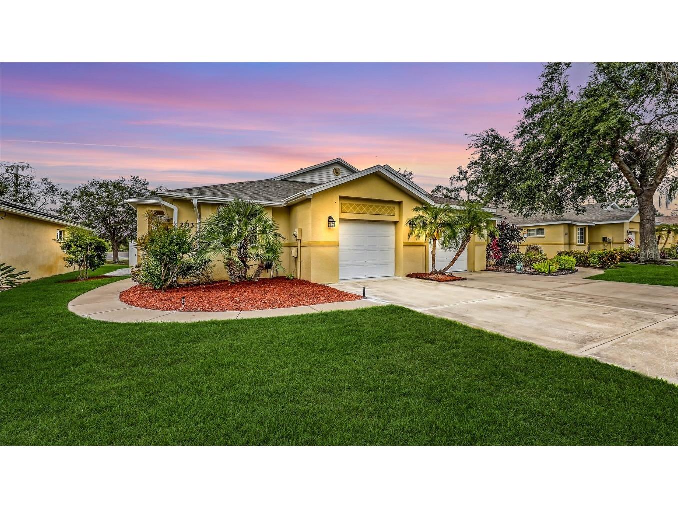 203 28th Street W Palmetto FL 34221 A4651786 image1