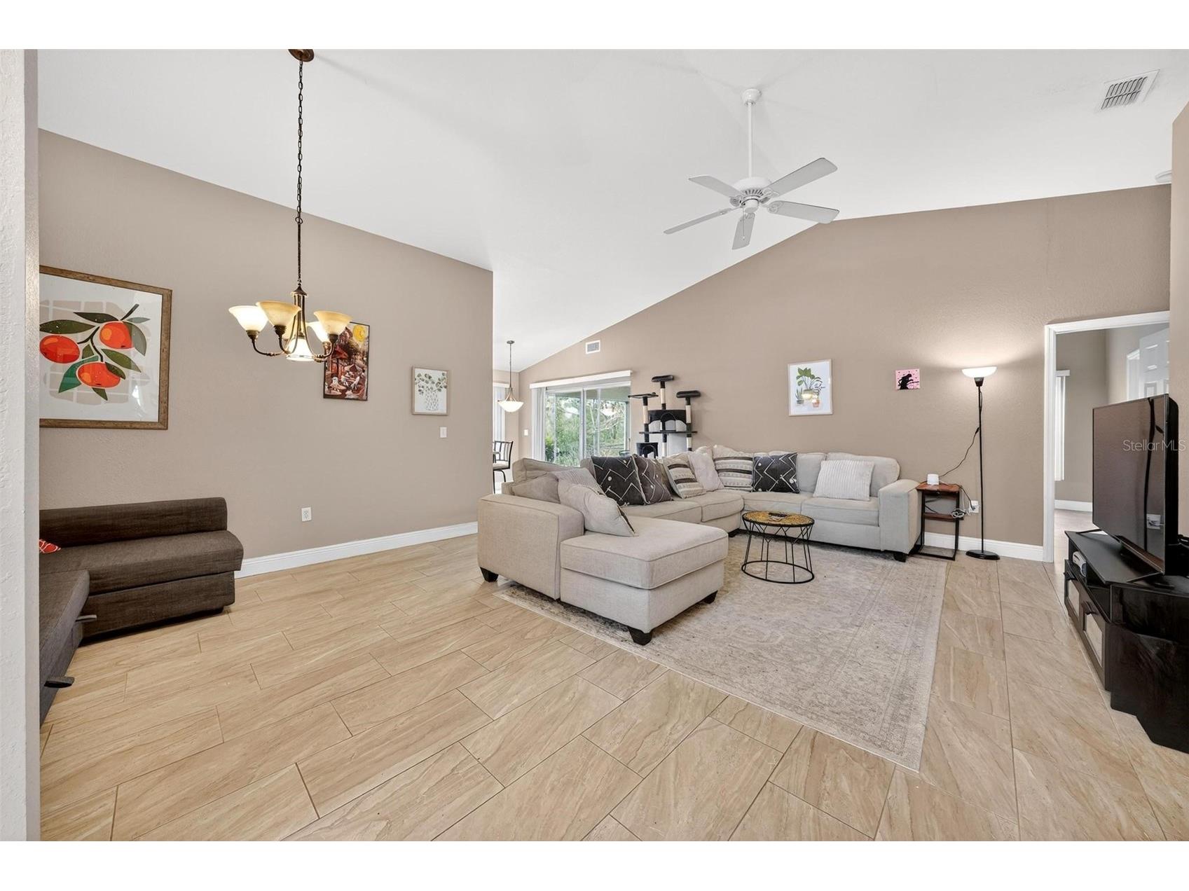 203 Ashley Loop Davenport FL 33837 O6389262 image5