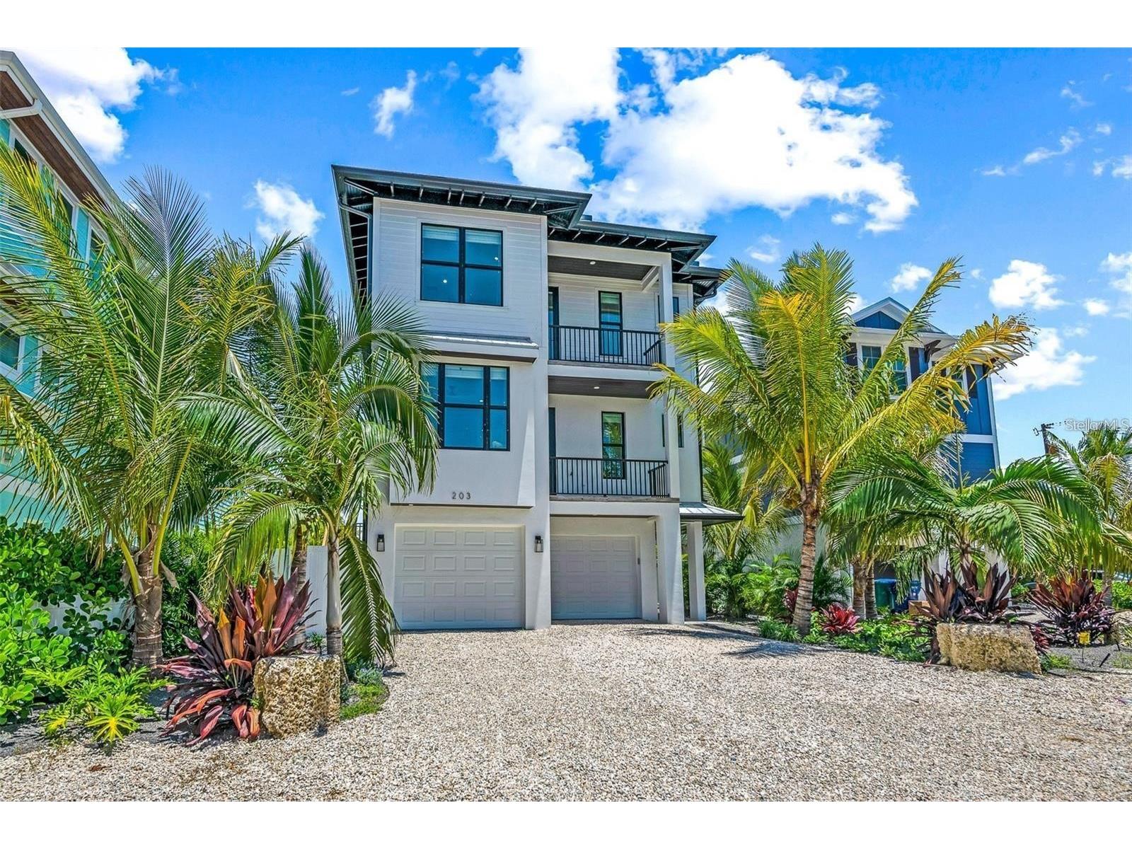 203 Bay Drive N Bradenton Beach FL 34217 A4682950 image1