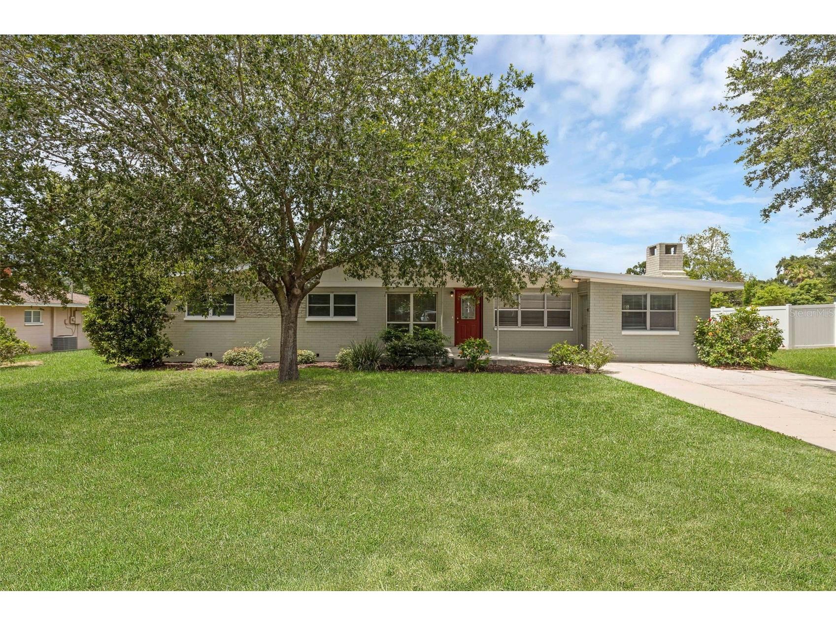 203 E Lakeview Avenue Eustis FL 32726 O6320960 image1
