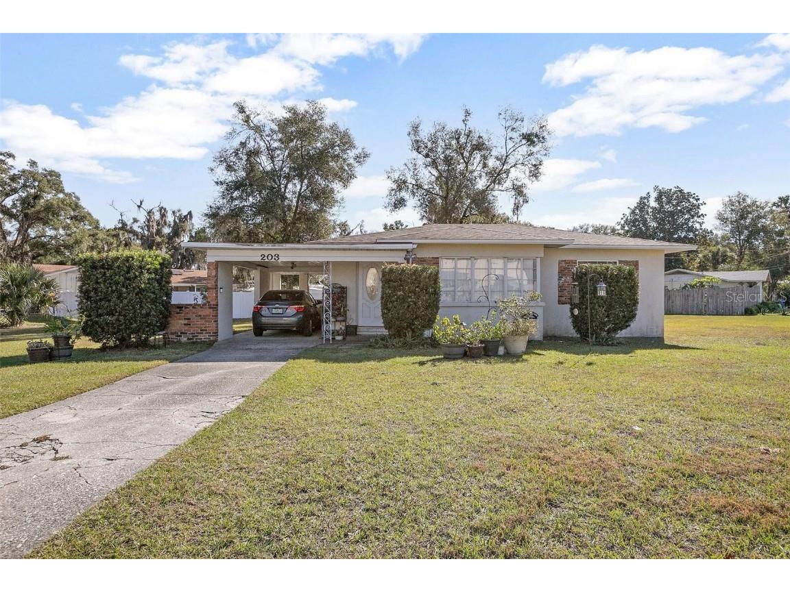 203 S Dexter Avenue Deland FL 32720 V4940082 image1