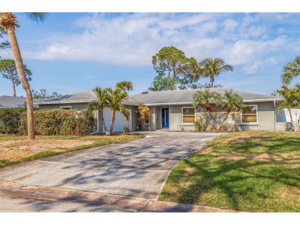 2031 Tanglewood Way NE Saint Petersburg FL 33702 TB8348058 image1