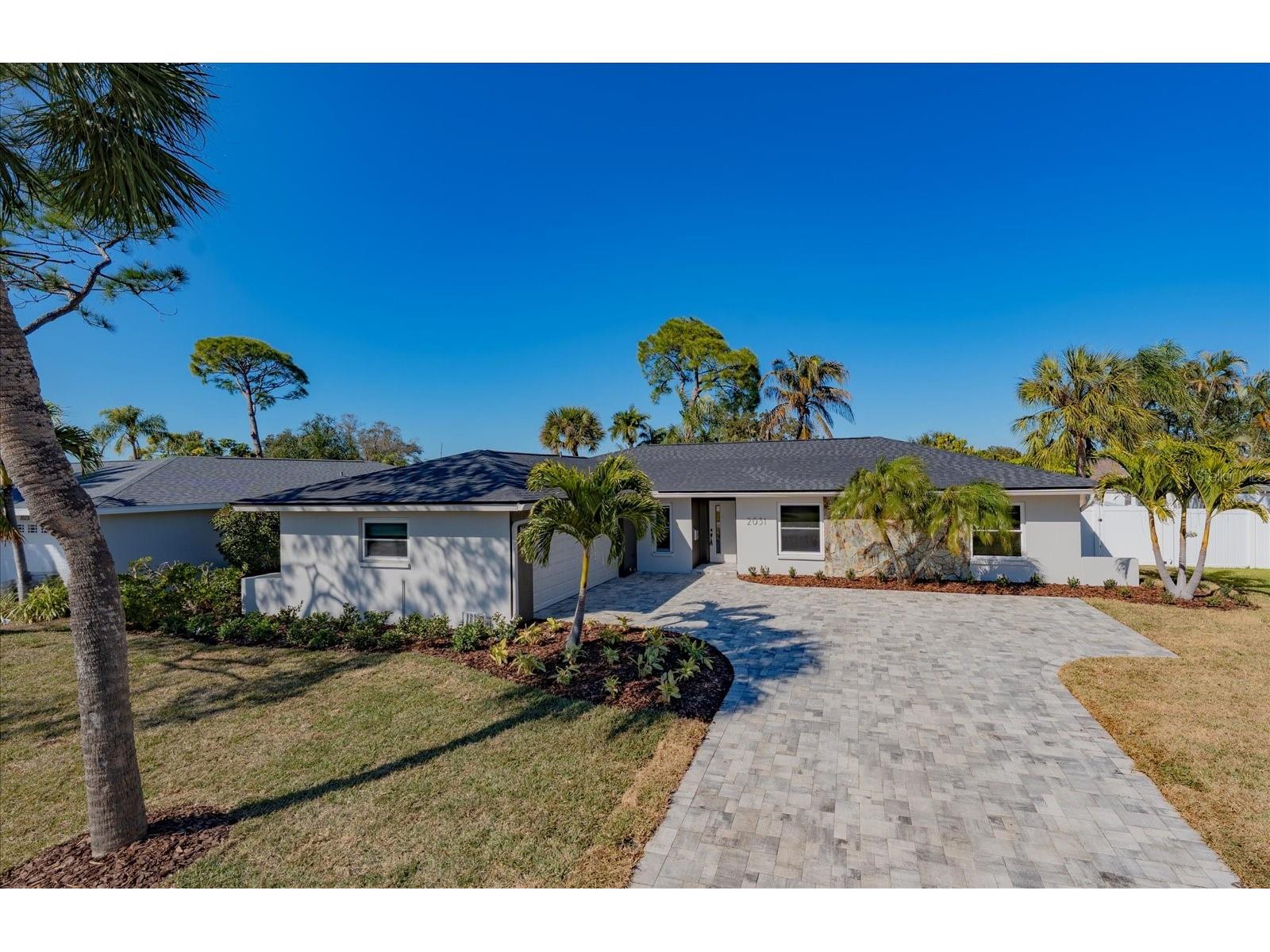 2031 Tanglewood Way NE Saint Petersburg FL 33702 TB8472340 image1