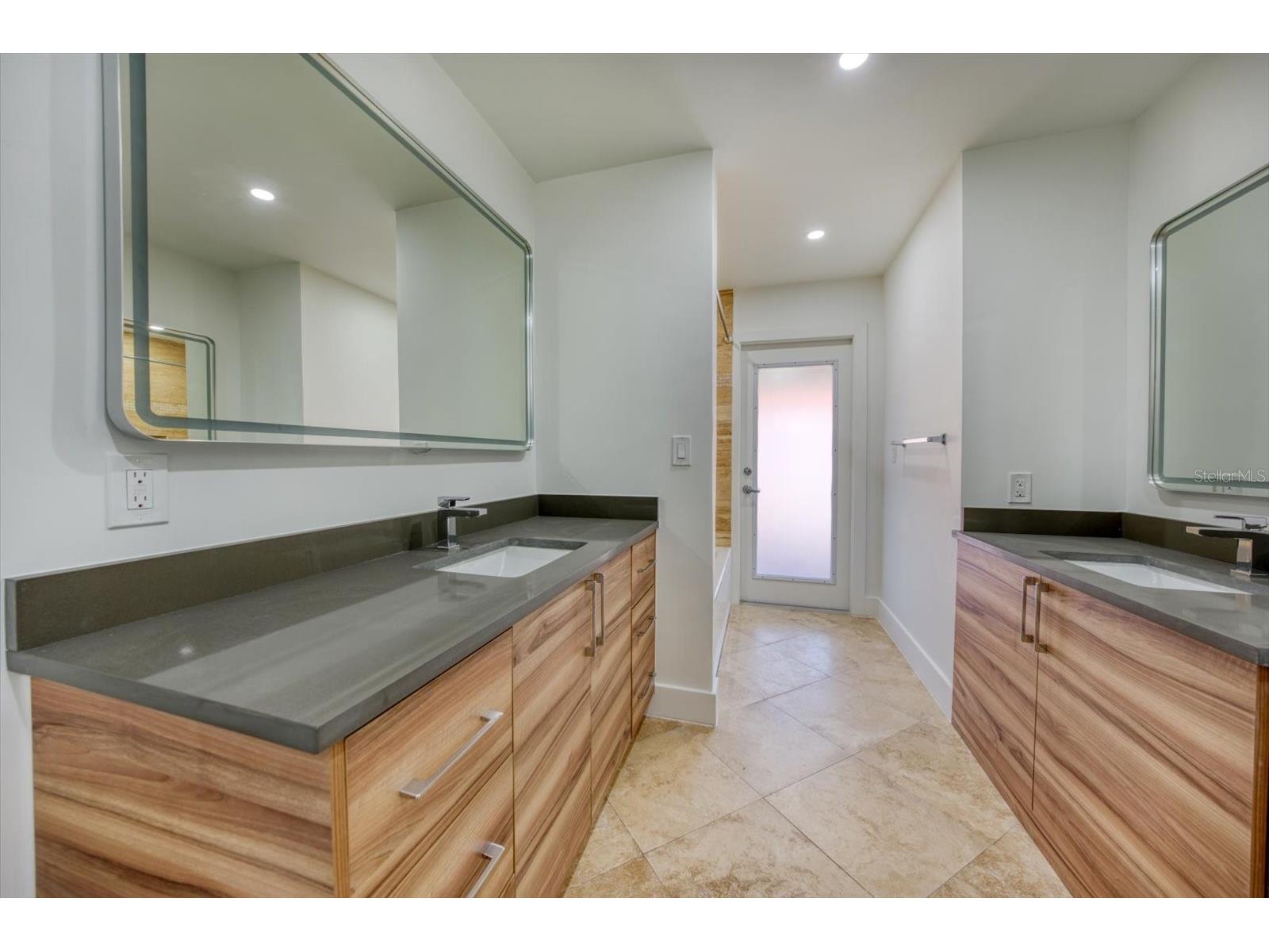 2031 Tanglewood Way NE Saint Petersburg FL 33702 TB8472340 image17