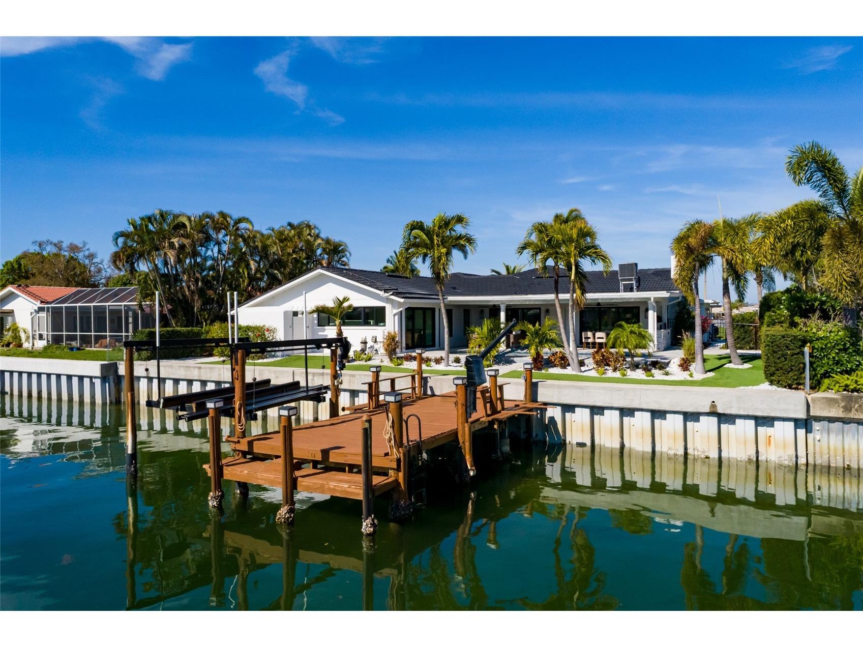2032 Kansas Avenue NE Saint Petersburg FL 33703 - TAMPA BAY TB8479698 image41