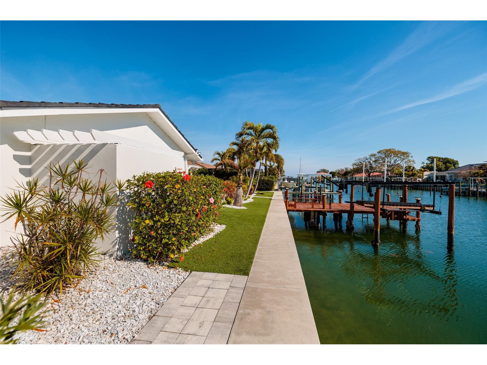 2032 Kansas Avenue NE Saint Petersburg FL 33703 - TAMPA BAY TB8479698 image55