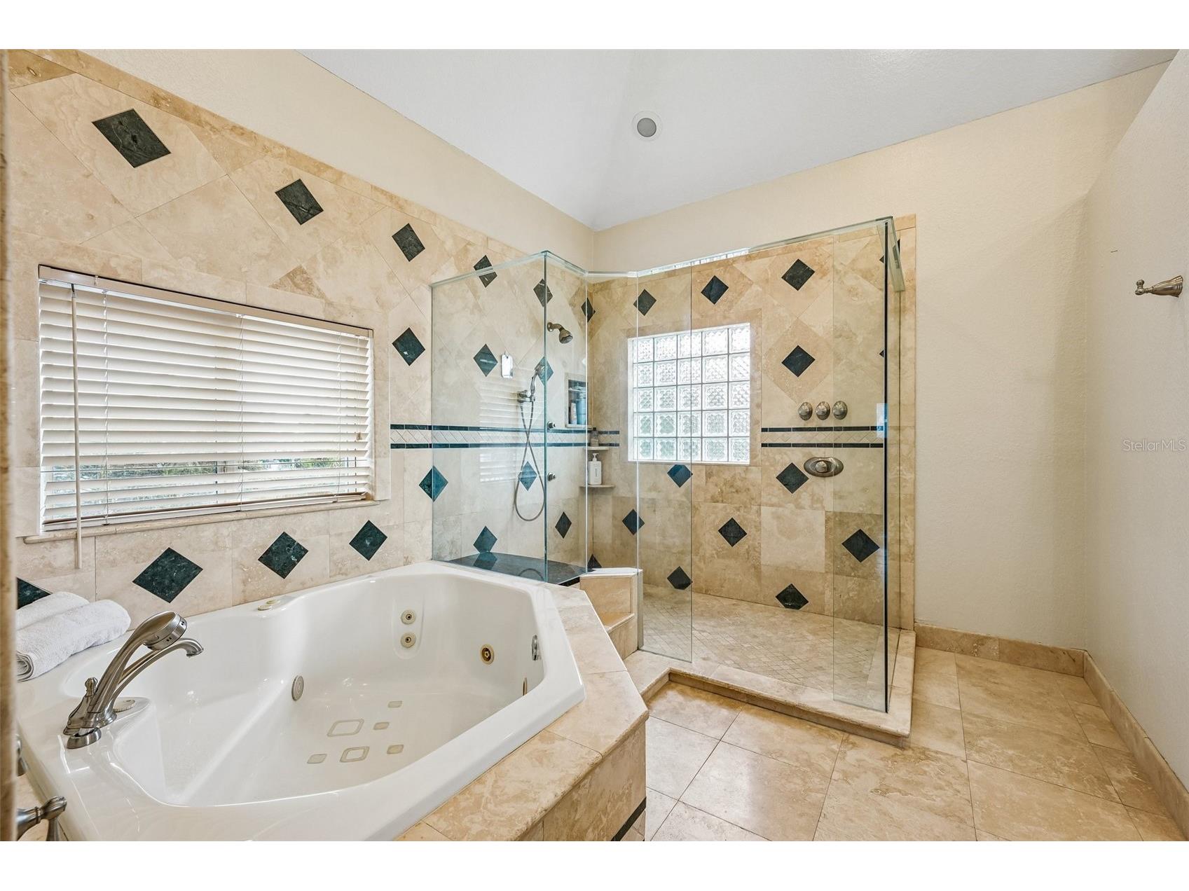 2032 Massachusetts Avenue NE Saint Petersburg FL 33703 - TAMPA BAY TB8504902 image29