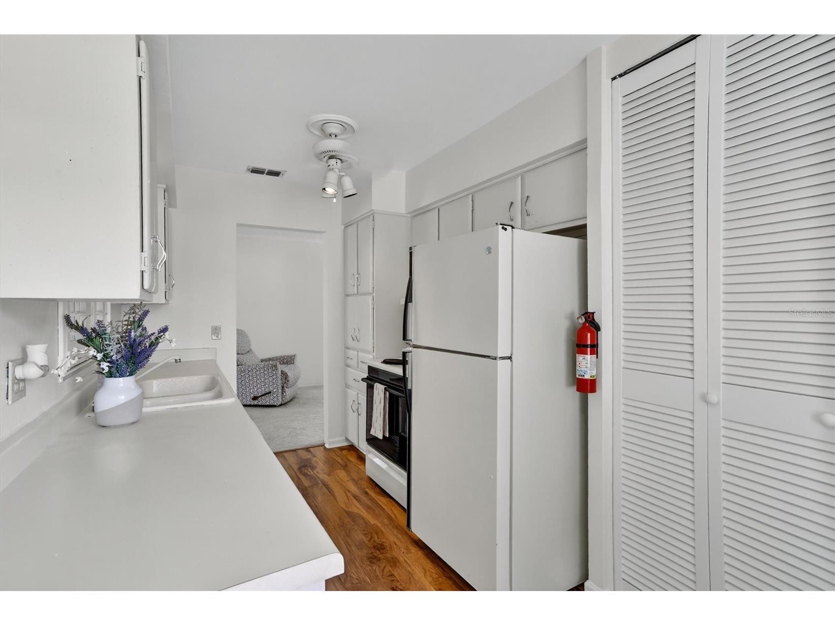 2033 Timber Lane Clearwater FL 33763 TB8505992 image10