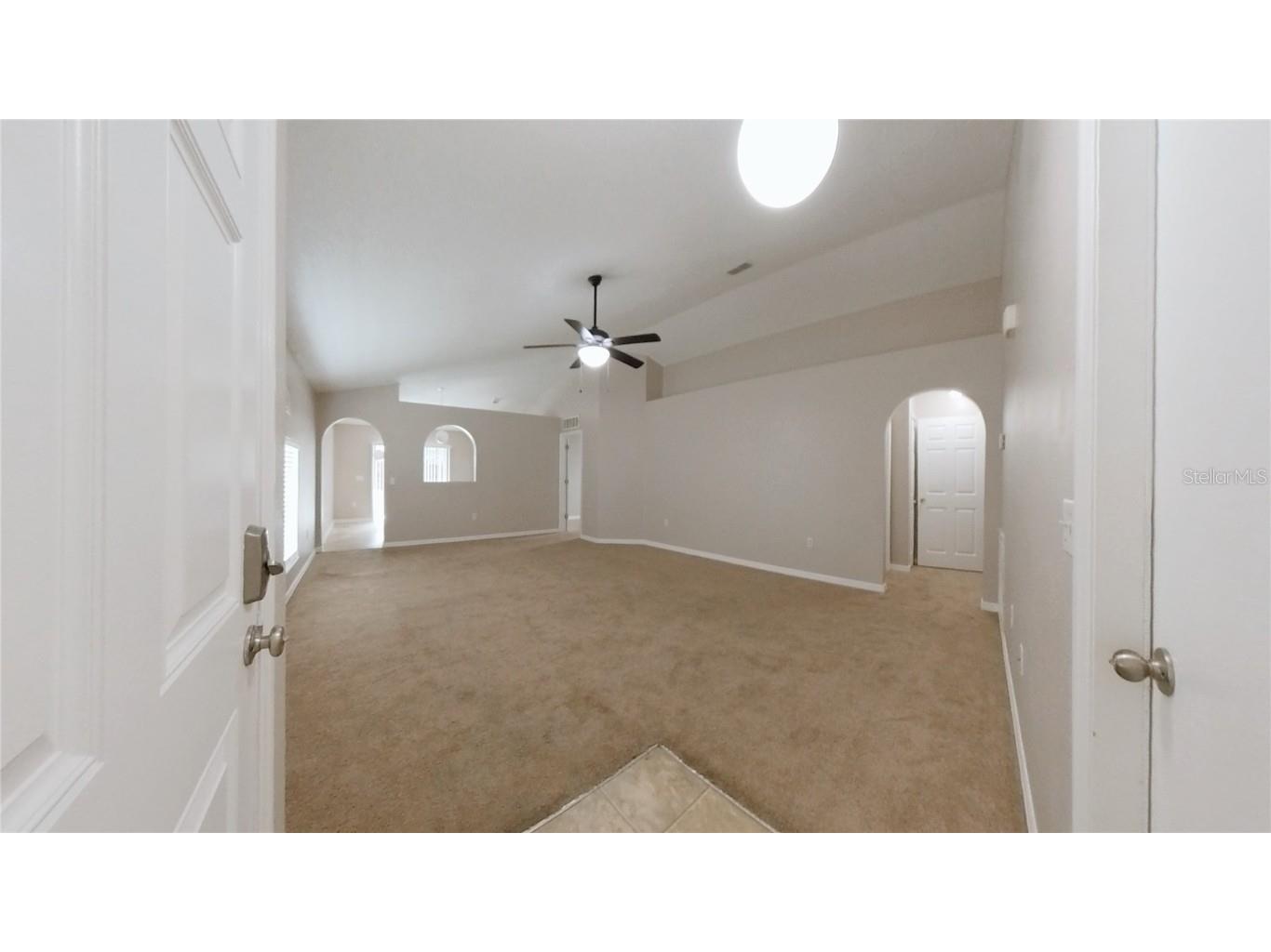 2033 Whispering Trails Boulevard Winter Haven FL 33884 O6336904 image3