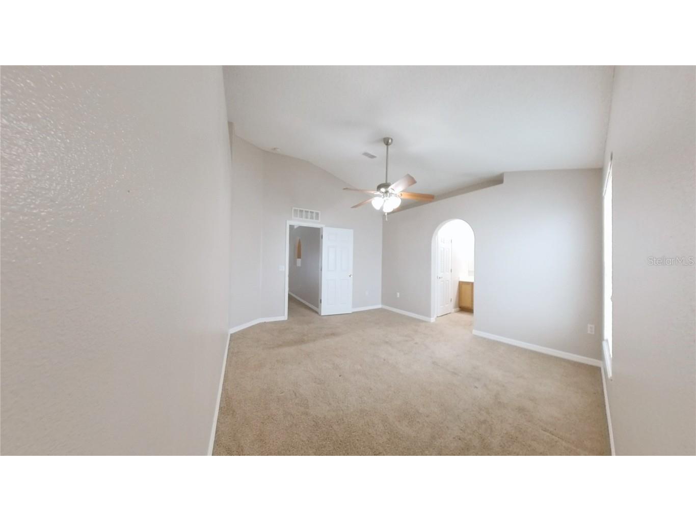 2033 Whispering Trails Boulevard Winter Haven FL 33884 O6336904 image4