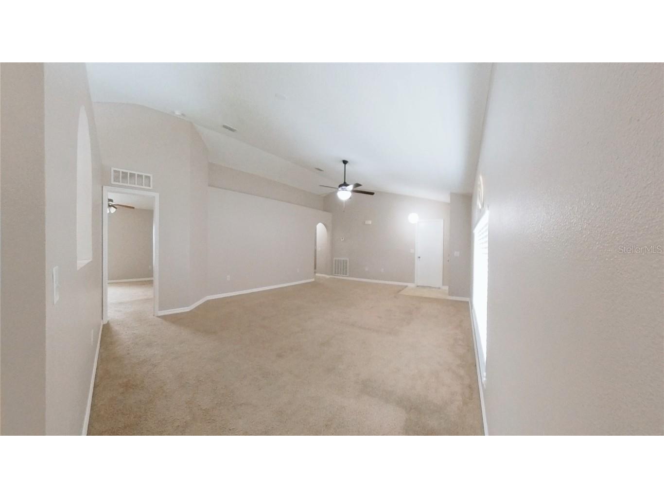 2033 Whispering Trails Boulevard Winter Haven FL 33884 O6336904 image5