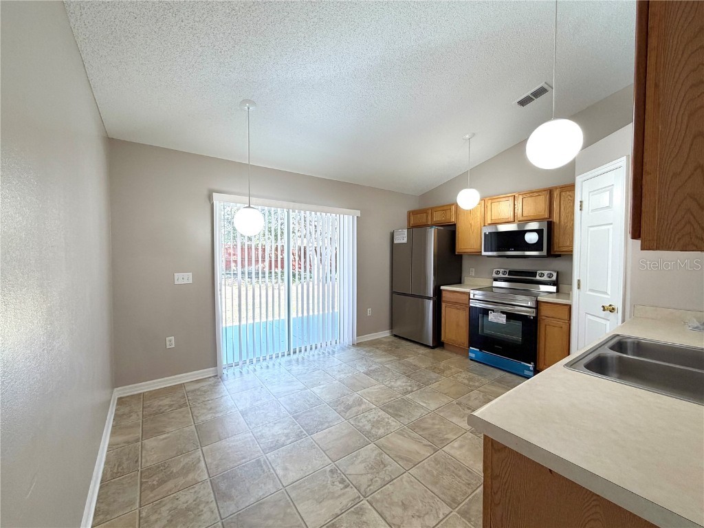 2033 Whispering Trails Boulevard Winter Haven FL 33884 O6336904 image7