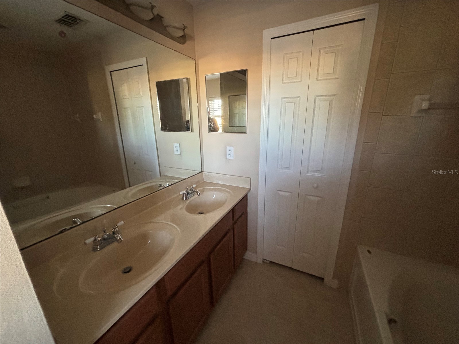 2034 Cypress Bay Boulevard Kissimmee FL 34743 O6367376 image18