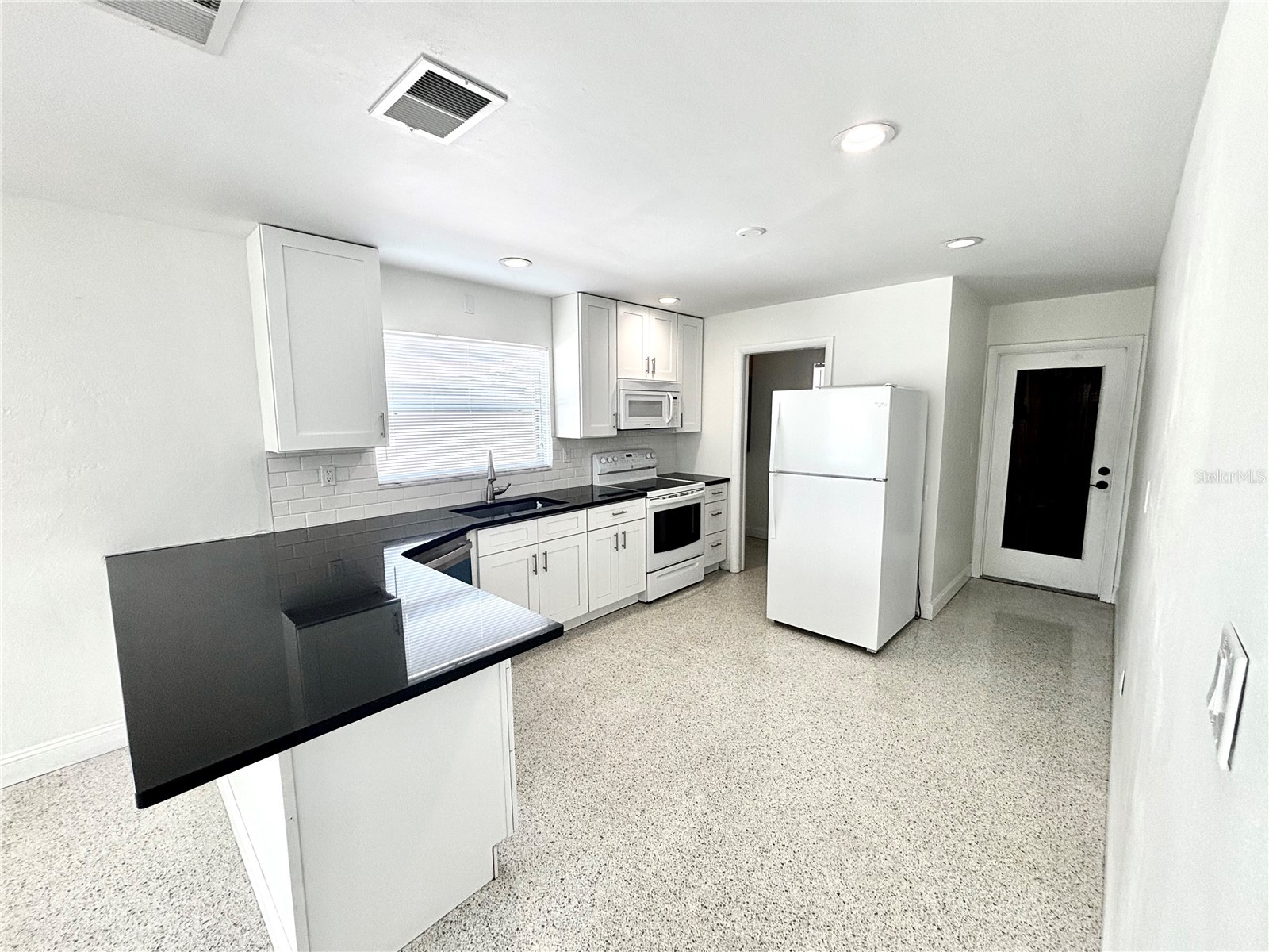 2035 36th Avenue N Saint Petersburg FL 33713 TB8495758 image6