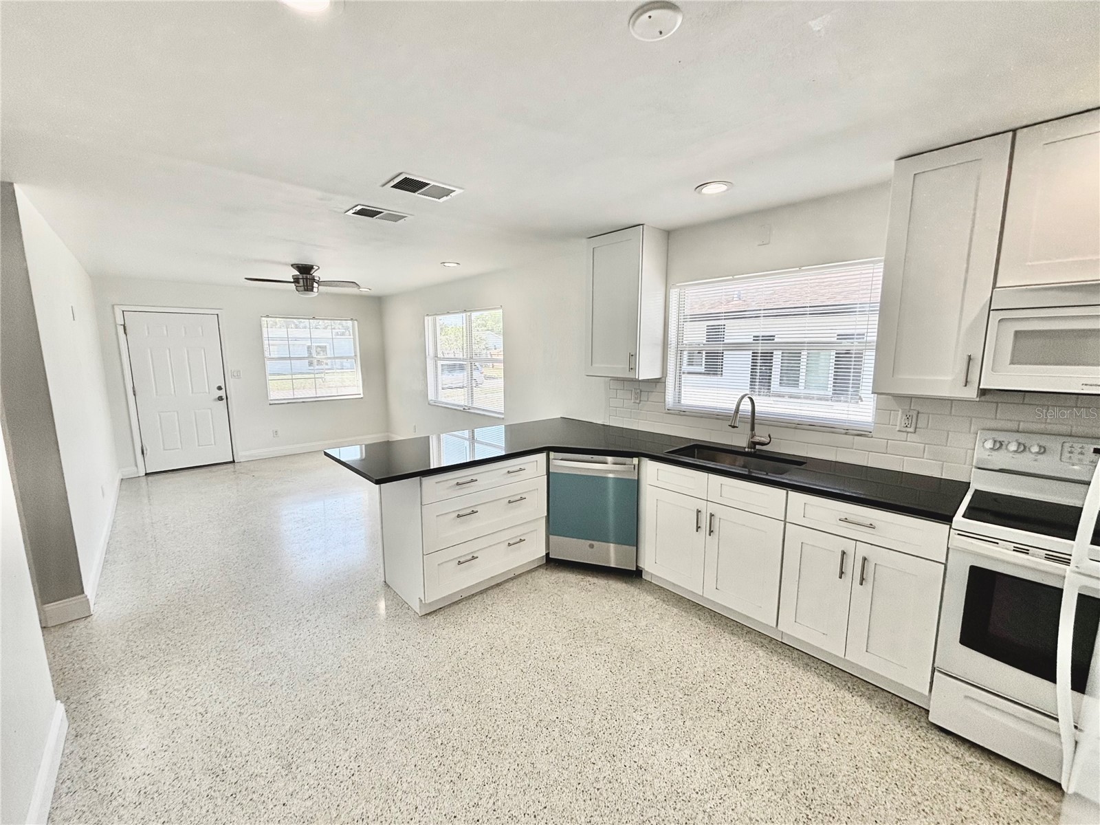 2035 36th Avenue N Saint Petersburg FL 33713 TB8495758 image7