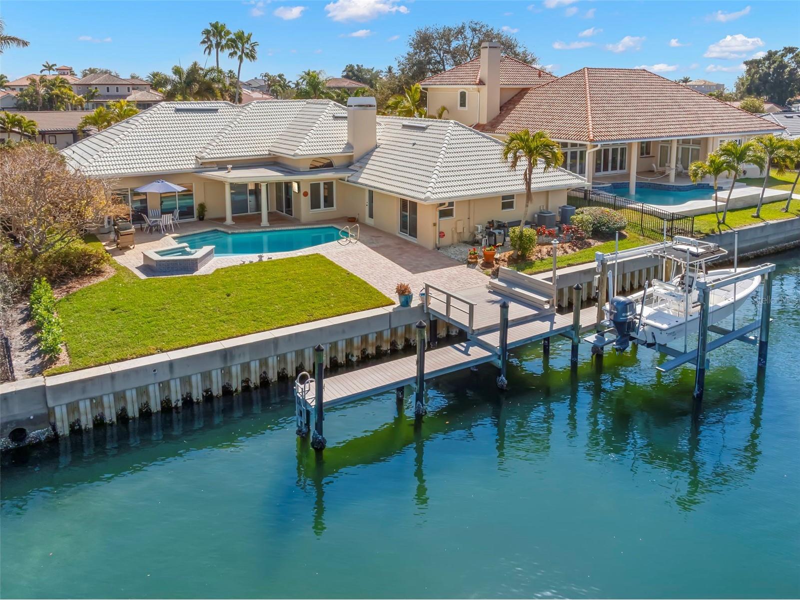 2035 Hawaii Avenue NE Saint Petersburg FL 33703 - TAMPA BAY TB8474027 image1