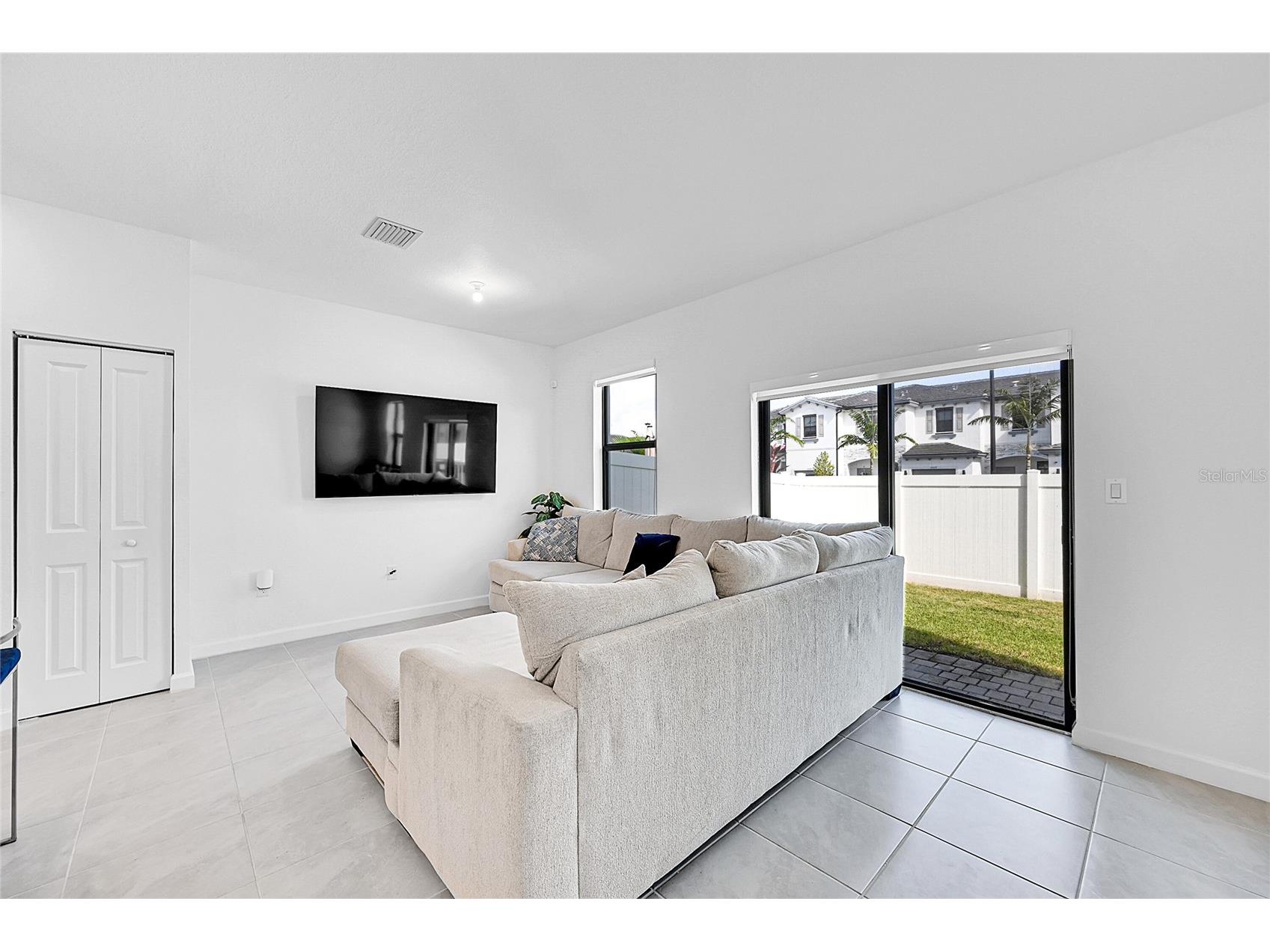 20357 NW 4th Path Miami FL 33169 O6392594 image8