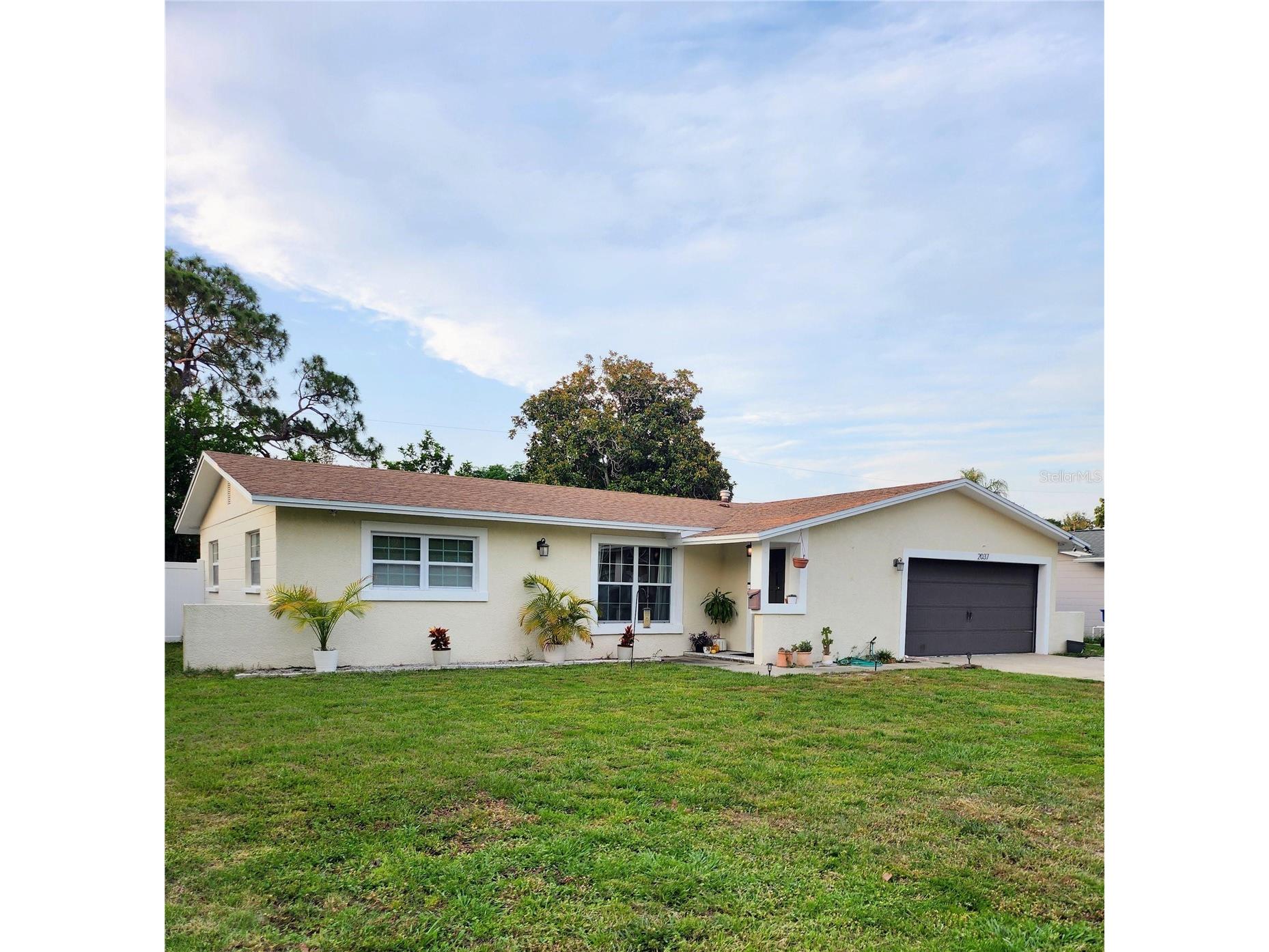 2037 67th Avenue S Saint Petersburg FL 33712 TB8513289 image1