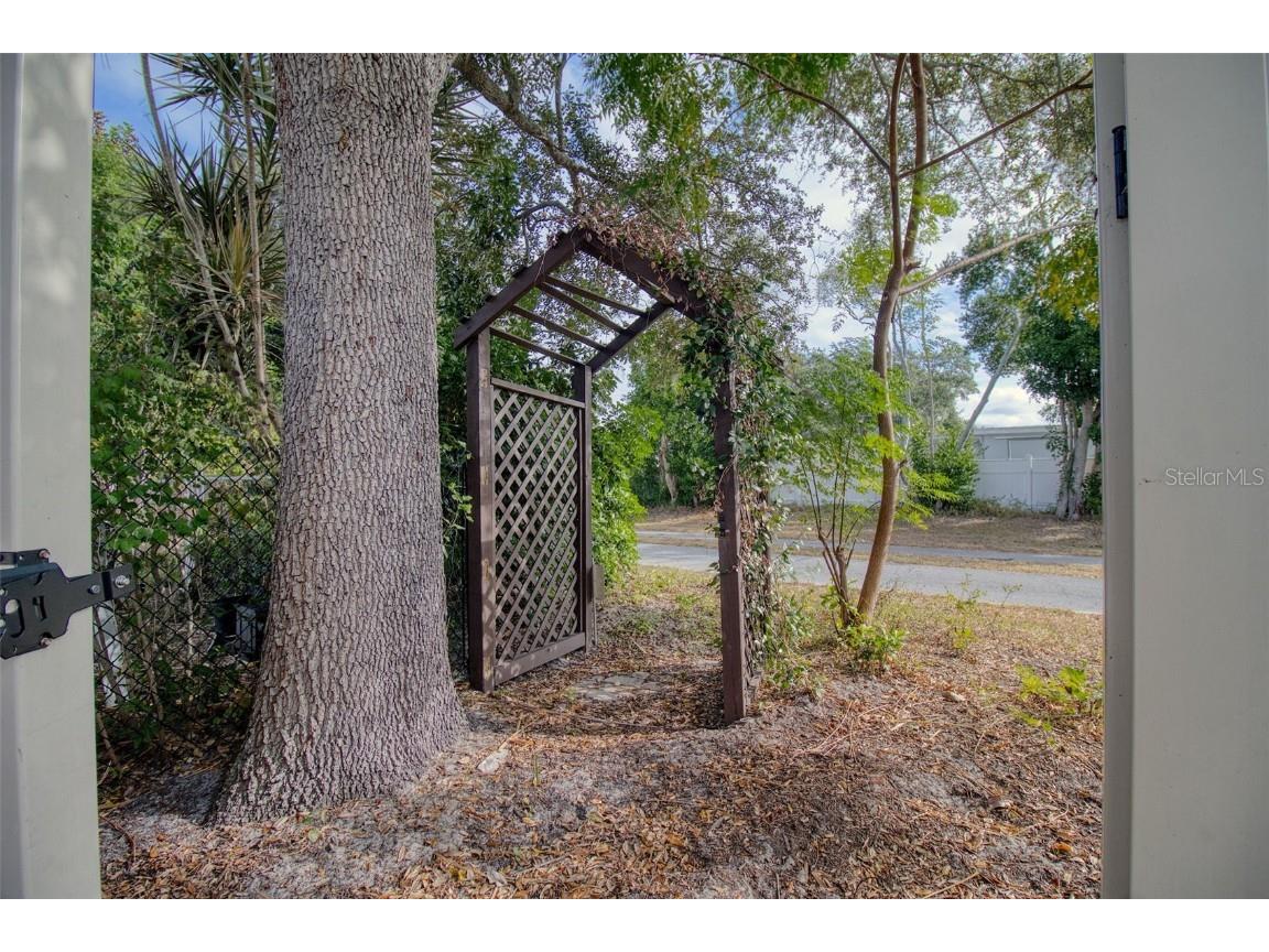 2037 Broadway Clearwater FL 33755 TB8437064 image48