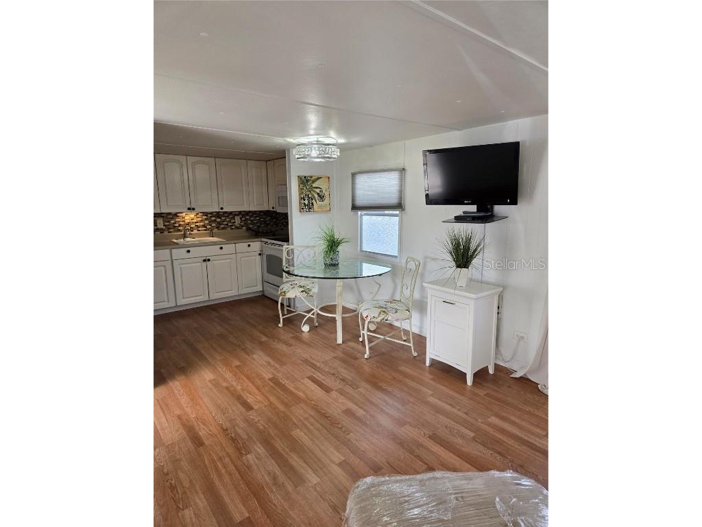 2037 Champion Street Sarasota FL 34231 A4673779 image5