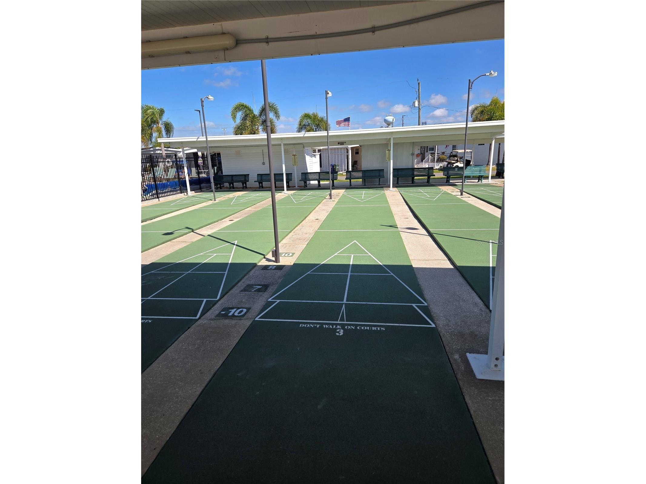 2037 Champion Street Sarasota FL 34231 A4673779 image8