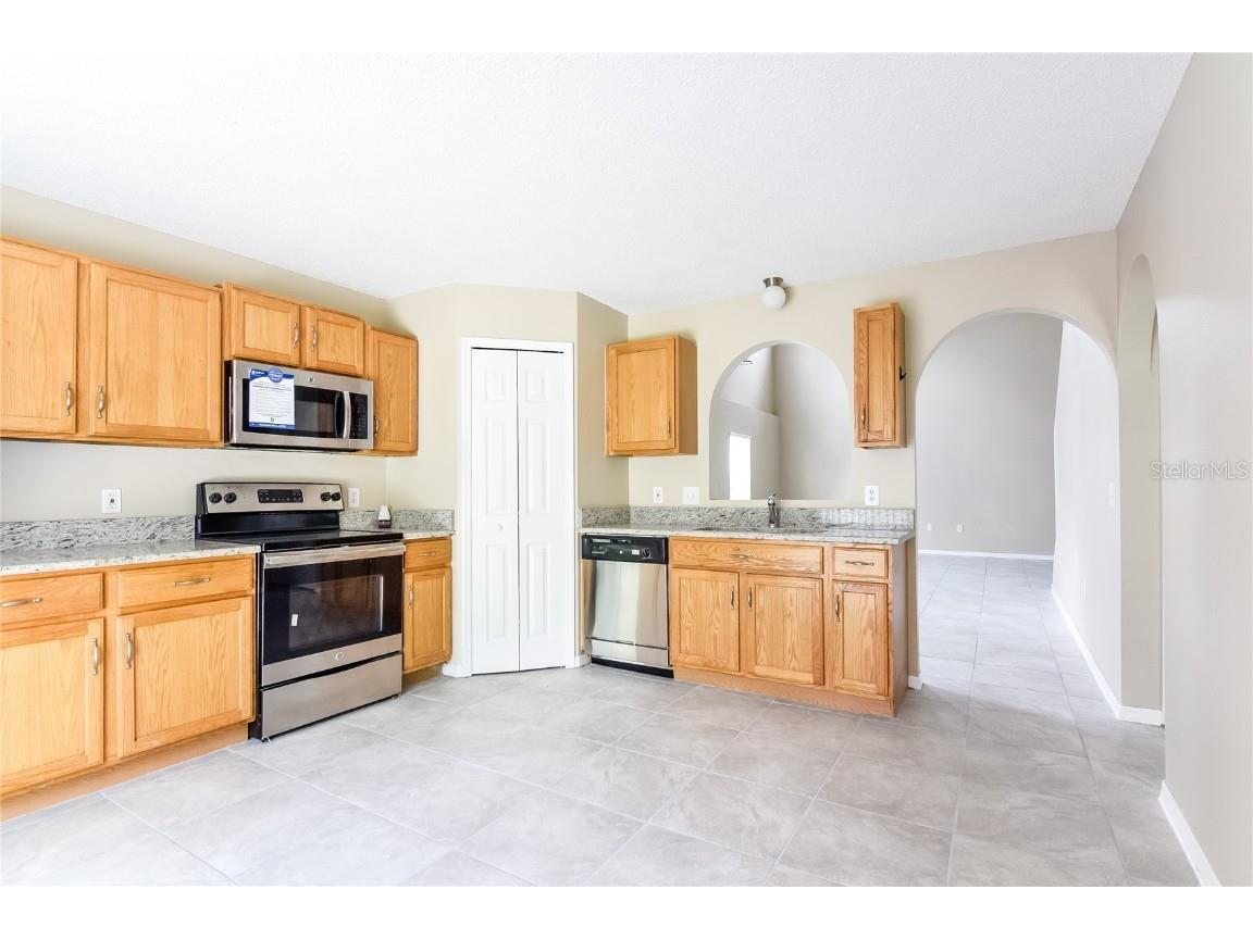 2037 Whispering Trails Boulevard Winter Haven FL 33884 O6341135 image7