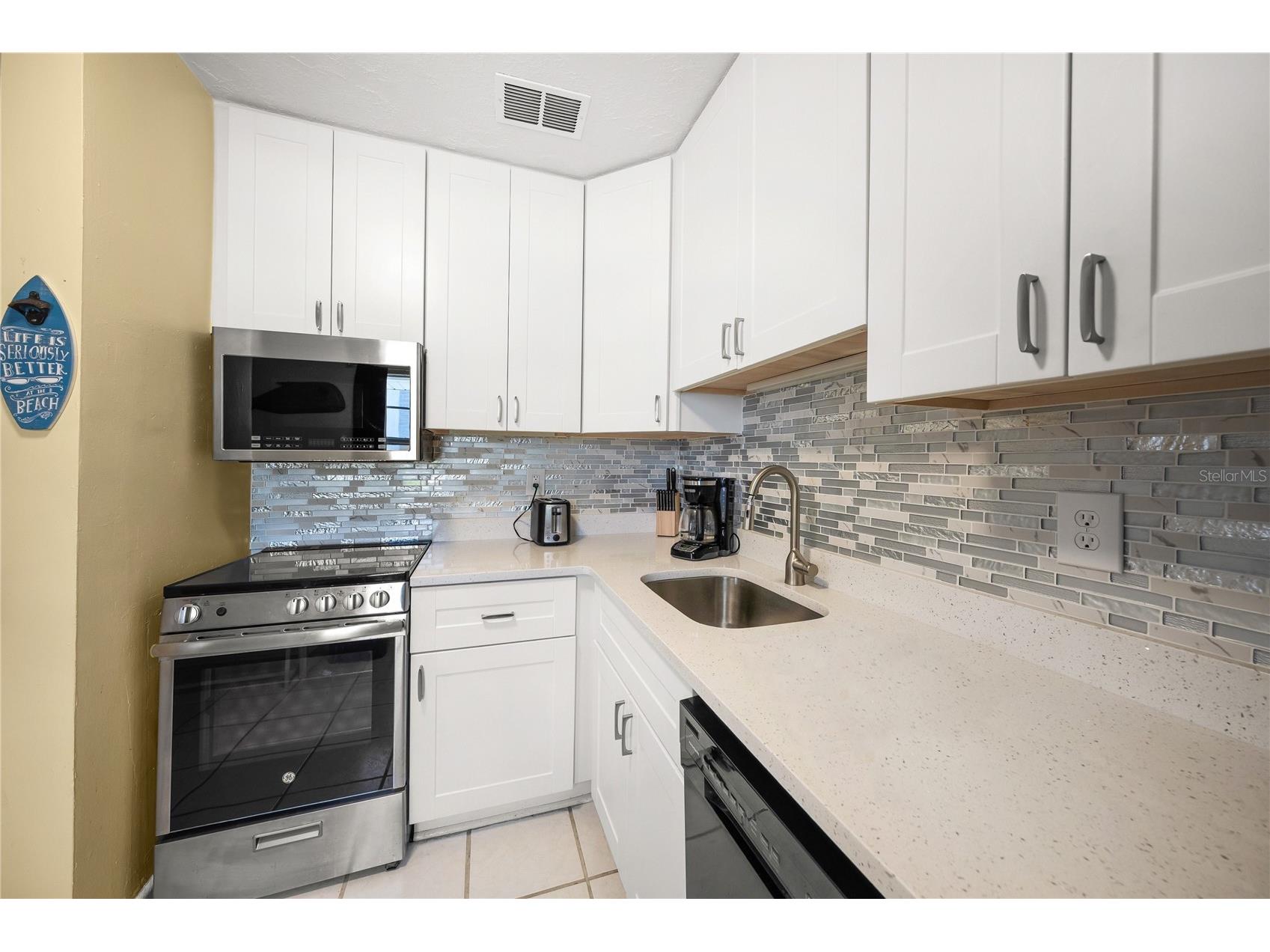 2037 and 2039 Jo An Drive Sarasota FL 34231 A4692288 image14