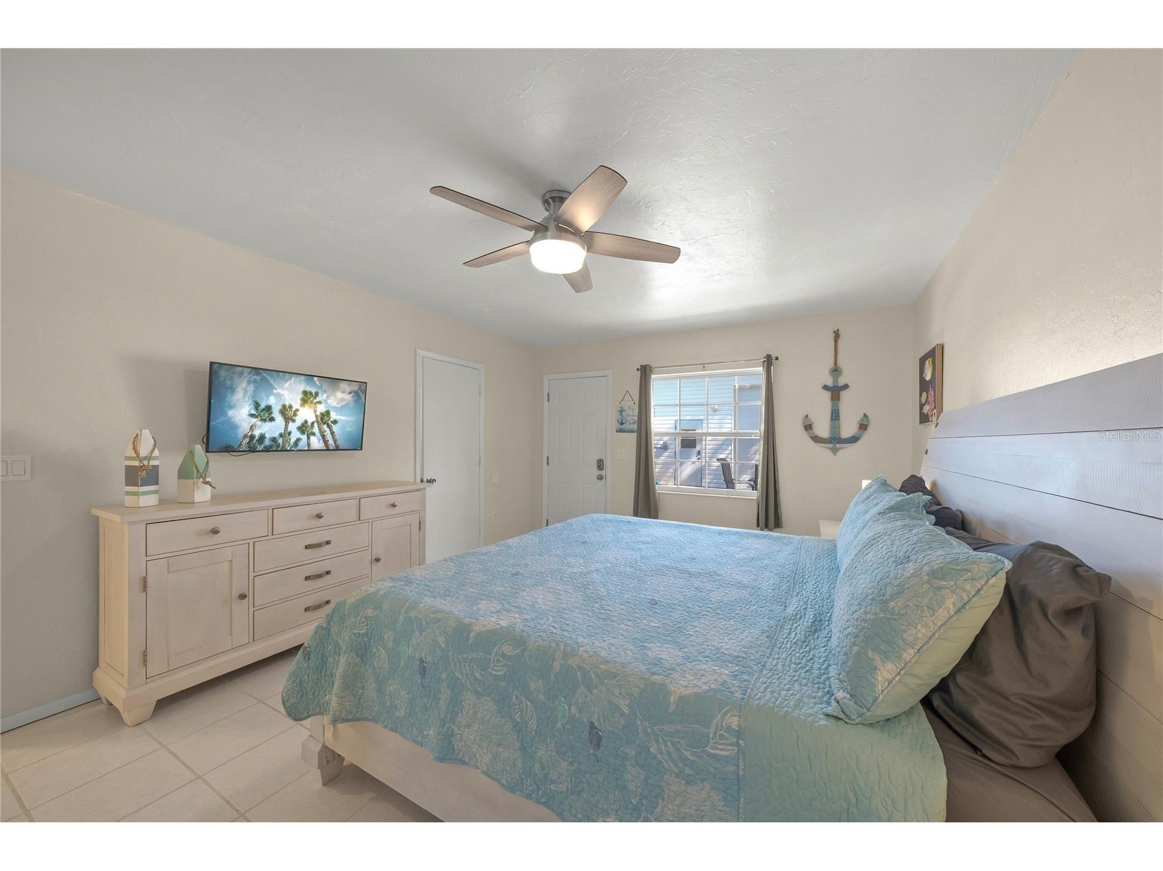 2037 and 2039 Jo An Drive Sarasota FL 34231 A4692288 image16
