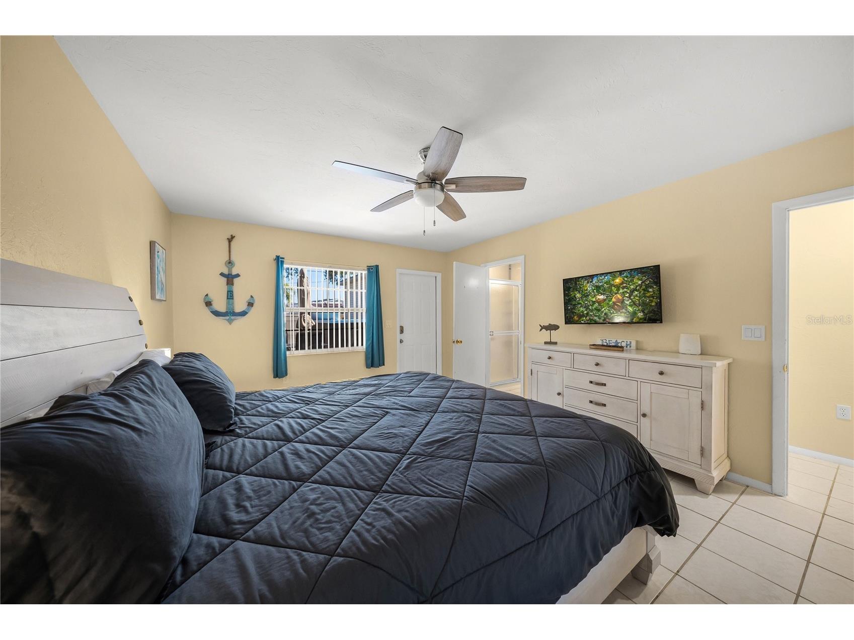 2037 and 2039 Jo An Drive Sarasota FL 34231 A4692288 image22