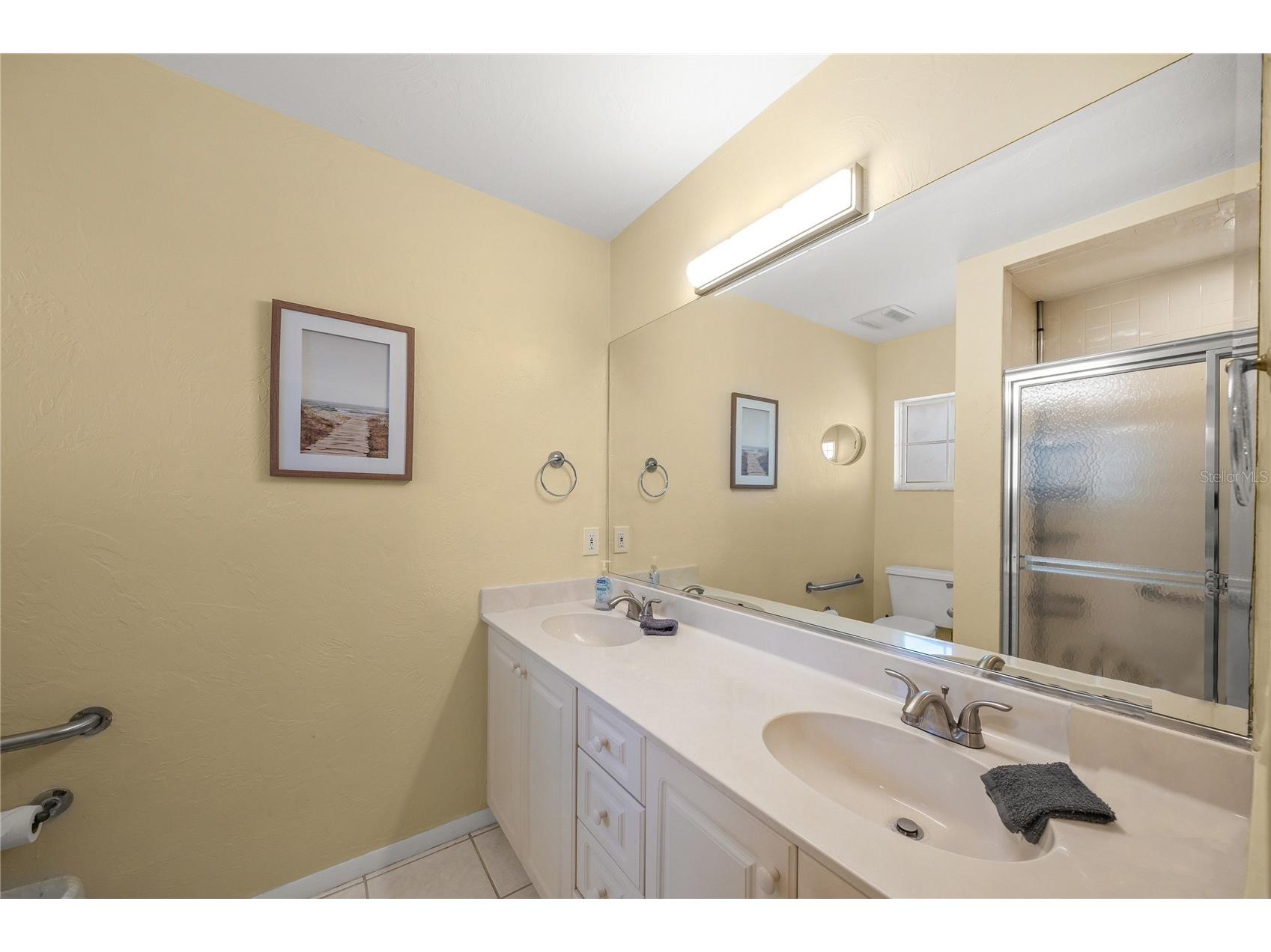 2037 and 2039 Jo An Drive Sarasota FL 34231 A4692288 image25
