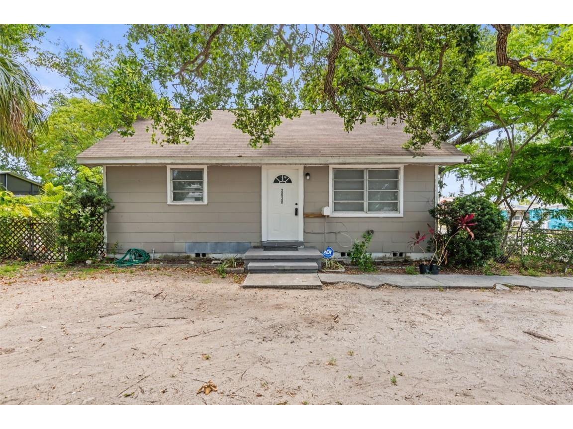 2038 16th Street S Saint Petersburg FL 33705 TB8390798 image1